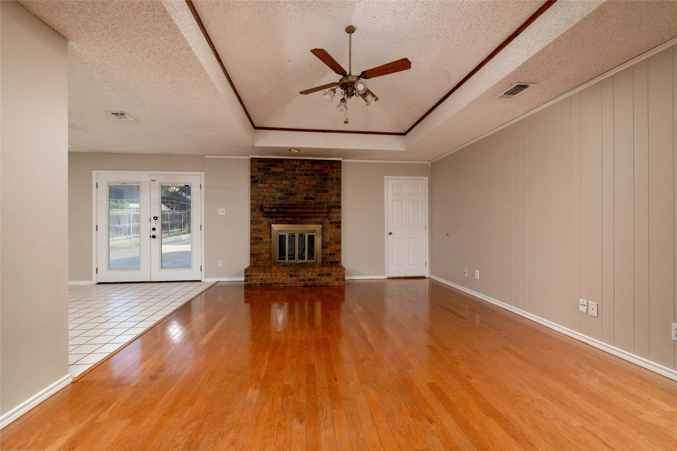 Single Family Residence For Rent in Tarrant County , 7813 Redwood Court, North Richland Hills, Texas 76182, 3 Bedroom, 2 Bathroom, 2 Garage spaces, 1,667 Sqft, built in 1984, mls#21378731, Real Estate Agent in North Richland Hills, Homes For Rent in Tarrant county, Homes For Rent in North Richland Hills, Realtor in North Richland Hills Texas, Real Estate Brokerage Independent Realty Texas, Luminita Cordes Realtor