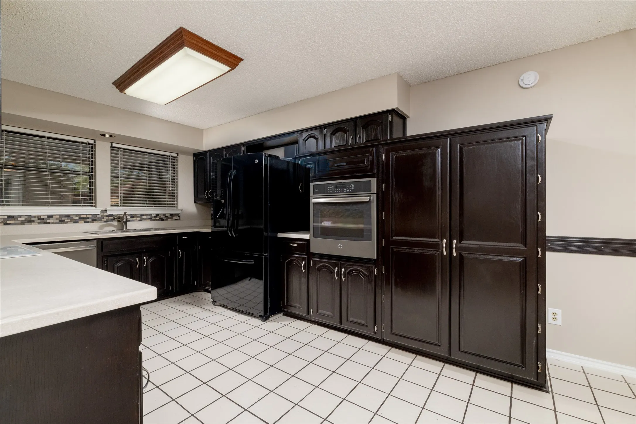 Single Family Residence For Rent in Tarrant County , 7813 Redwood Court, North Richland Hills, Texas 76182, 3 Bedroom, 2 Bathroom, 2 Garage spaces, 1,667 Sqft, built in 1984, mls#21378731, Real Estate Agent in North Richland Hills, Homes For Rent in Tarrant county, Homes For Rent in North Richland Hills, Realtor in North Richland Hills Texas, Real Estate Brokerage Independent Realty Texas, Luminita Cordes Realtor