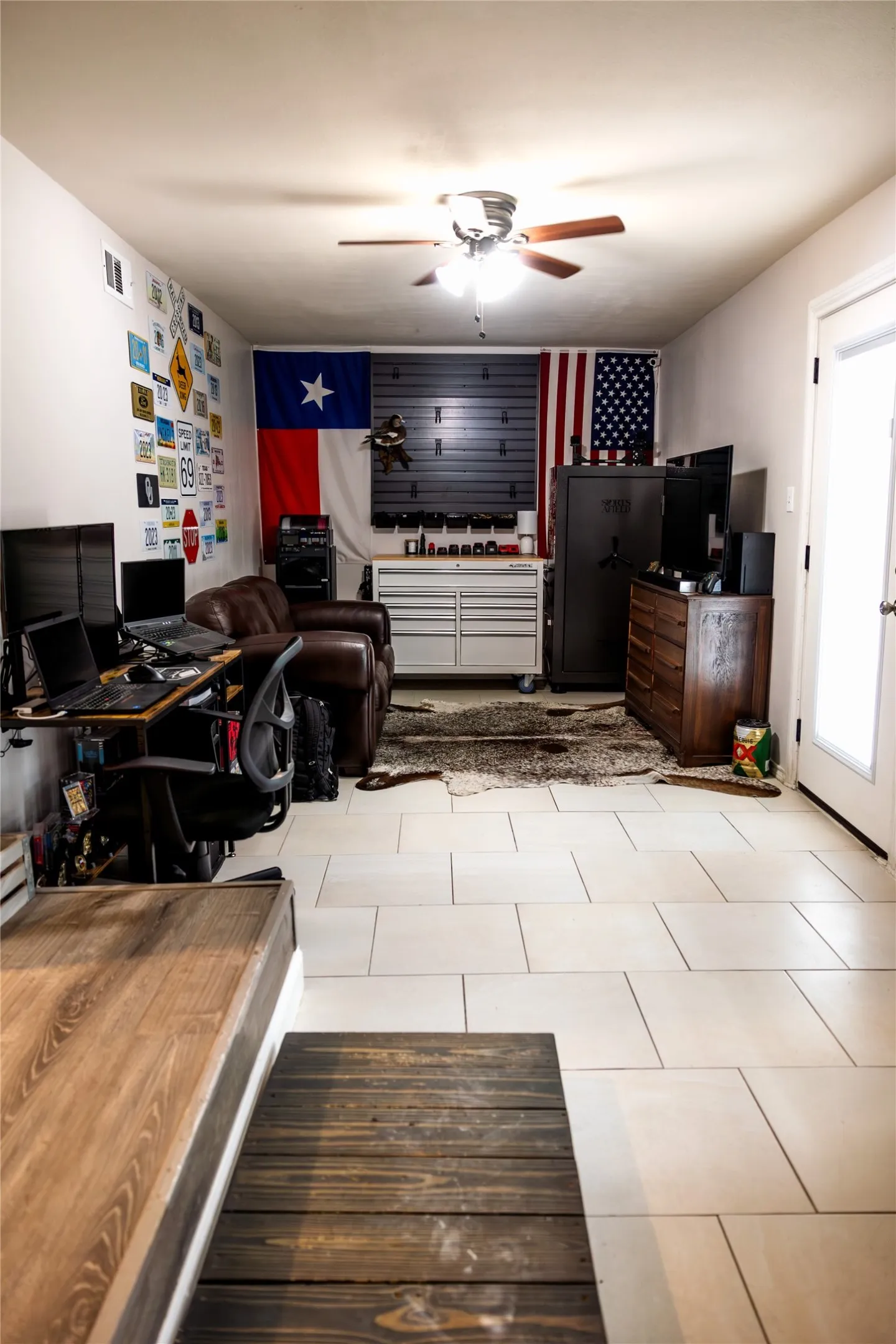 Single Family Residence For Sale in Fannin County , 257 Graham Avenue, Bonham, Texas 75418, 2 Bedroom, 1 Bathroom, Garage spaces, 1,278 Sqft, built in 1944, mls#21378732, Real Estate Agent in Bonham, Homes For Sale in Fannin county, Homes For Sale in Bonham, Realtor in Bonham Texas, Real Estate Brokerage Independent Realty Texas, Luminita Cordes Realtor