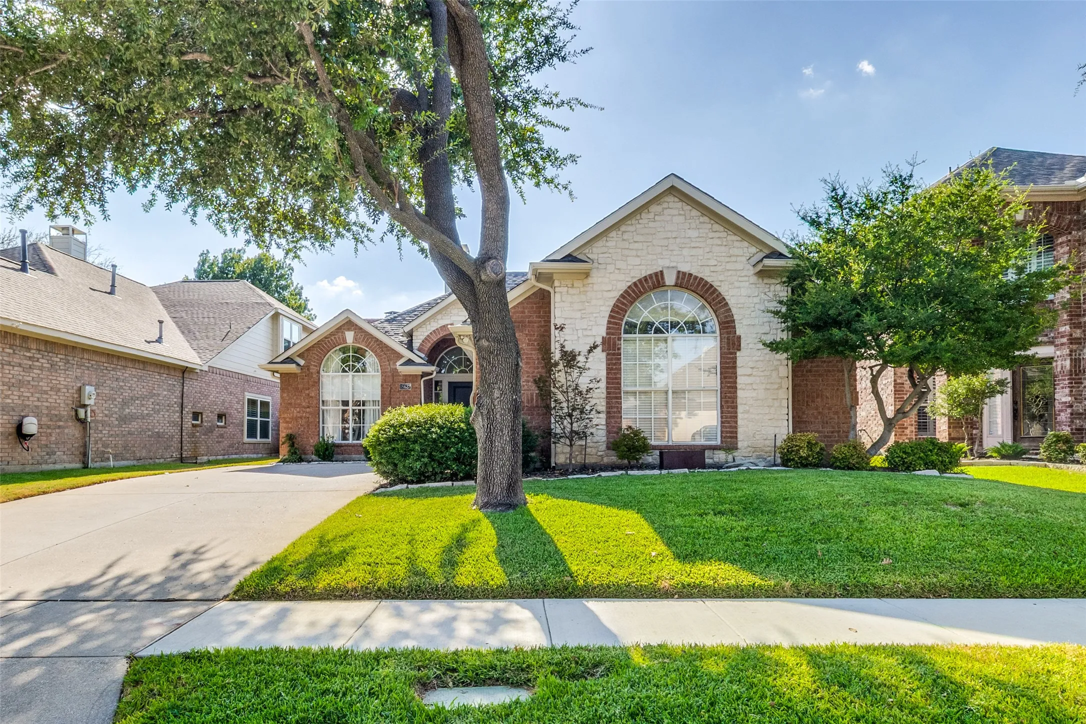 Single Family Residence For Sale in Collin County , 18637 Tall Oak Drive, Dallas, Texas 75287, 3 Bedroom, 2 Bathroom, 2 Garage spaces, 1,694 Sqft, built in 1997, mls#21377395, Real Estate Agent in Dallas, Homes For Sale in Collin county, Homes For Sale in Dallas, Realtor in Dallas Texas, Real Estate Brokerage Independent Realty Texas, Luminita Cordes Realtor