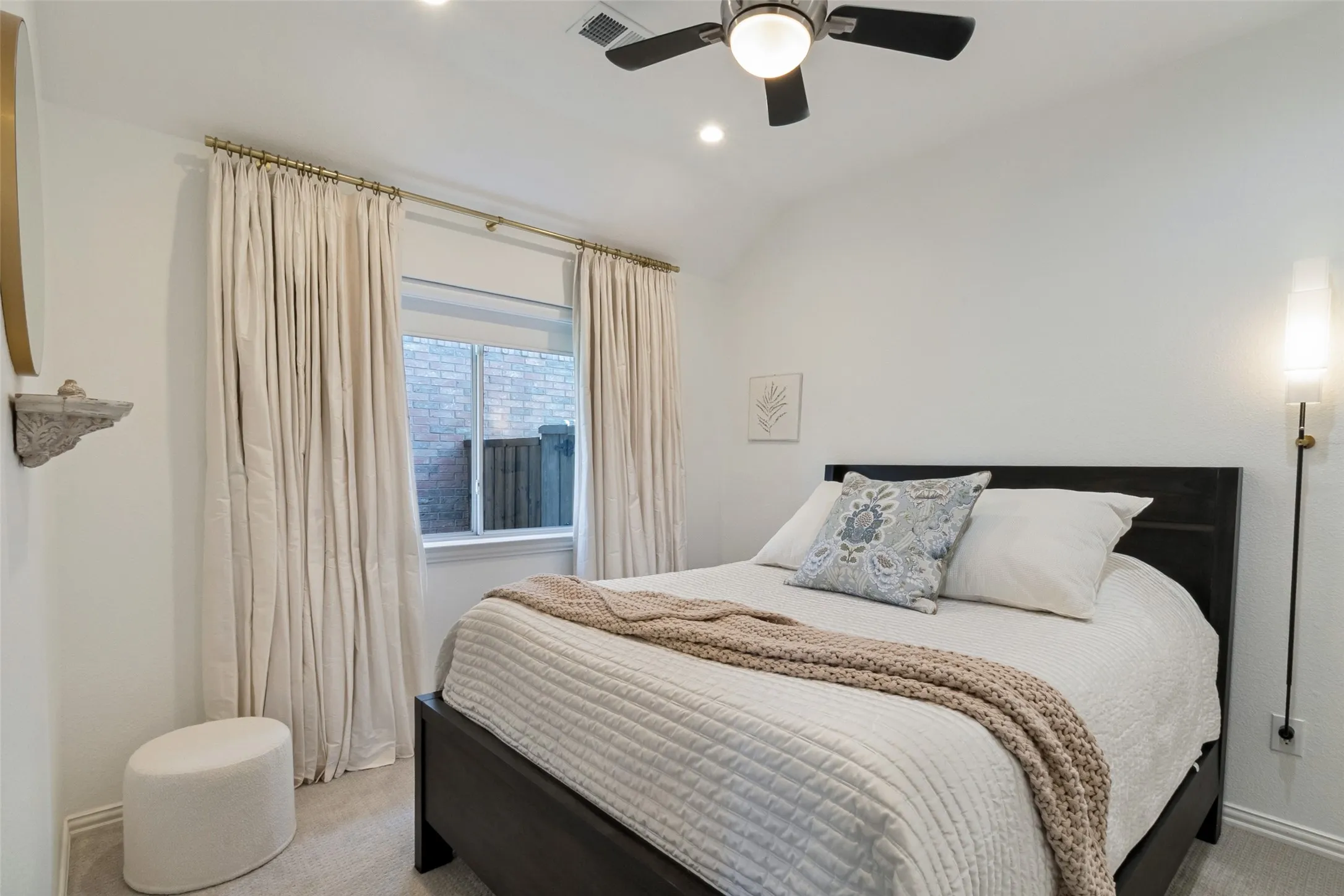 Single Family Residence For Sale in Collin County , 18637 Tall Oak Drive, Dallas, Texas 75287, 3 Bedroom, 2 Bathroom, 2 Garage spaces, 1,694 Sqft, built in 1997, mls#21377395, Real Estate Agent in Dallas, Homes For Sale in Collin county, Homes For Sale in Dallas, Realtor in Dallas Texas, Real Estate Brokerage Independent Realty Texas, Luminita Cordes Realtor