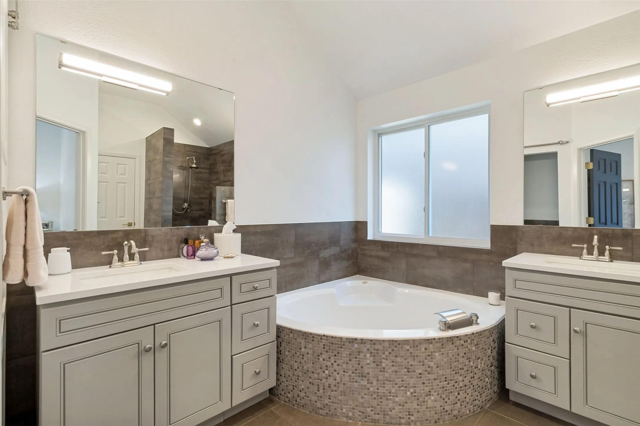 Single Family Residence For Sale in Collin County , 18637 Tall Oak Drive, Dallas, Texas 75287, 3 Bedroom, 2 Bathroom, 2 Garage spaces, 1,694 Sqft, built in 1997, mls#21377395, Real Estate Agent in Dallas, Homes For Sale in Collin county, Homes For Sale in Dallas, Realtor in Dallas Texas, Real Estate Brokerage Independent Realty Texas, Luminita Cordes Realtor