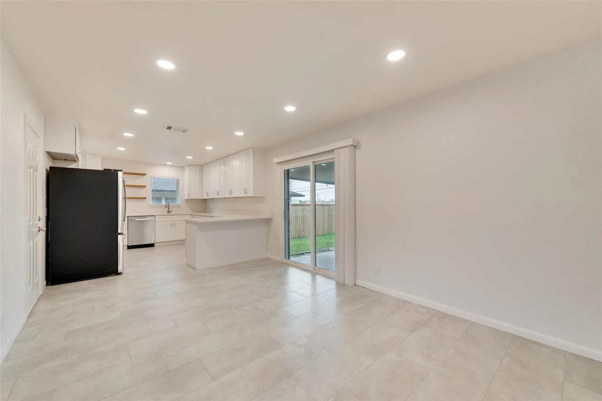 Single Family Residence For Rent in Dallas County , 2643 San Medina Avenue, Dallas, Texas 75228, 3 Bedroom, 2 Bathroom, 2 Garage spaces, 1,528 Sqft, built in 1956, mls#21378737, Real Estate Agent in Dallas, Homes For Rent in Dallas county, Homes For Rent in Dallas, Realtor in Dallas Texas, Real Estate Brokerage Independent Realty Texas, Luminita Cordes Realtor