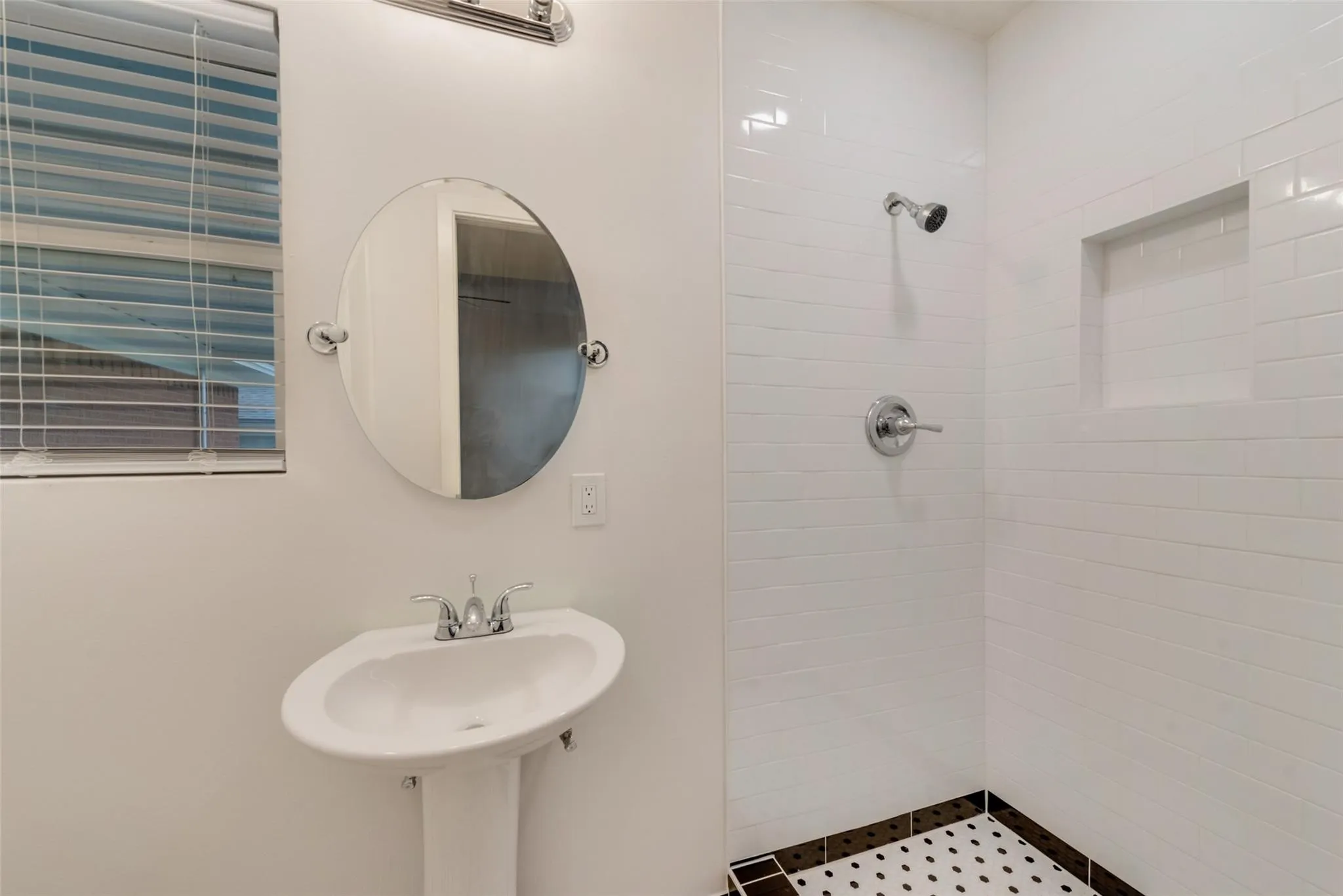 Single Family Residence For Rent in Dallas County , 2643 San Medina Avenue, Dallas, Texas 75228, 3 Bedroom, 2 Bathroom, 2 Garage spaces, 1,528 Sqft, built in 1956, mls#21378737, Real Estate Agent in Dallas, Homes For Rent in Dallas county, Homes For Rent in Dallas, Realtor in Dallas Texas, Real Estate Brokerage Independent Realty Texas, Luminita Cordes Realtor