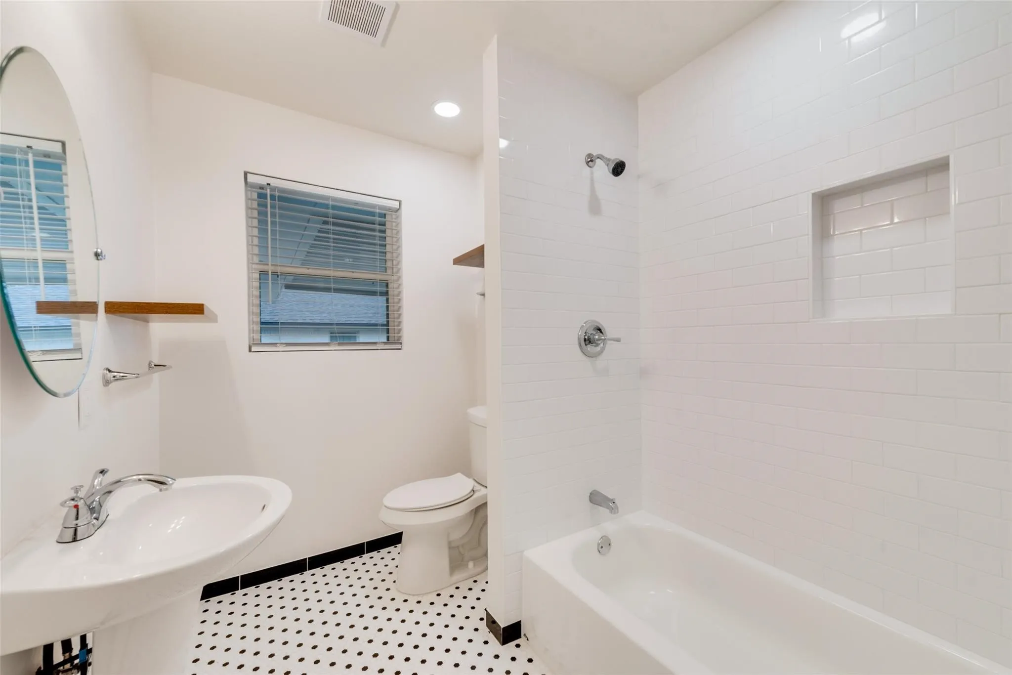 Single Family Residence For Rent in Dallas County , 2643 San Medina Avenue, Dallas, Texas 75228, 3 Bedroom, 2 Bathroom, 2 Garage spaces, 1,528 Sqft, built in 1956, mls#21378737, Real Estate Agent in Dallas, Homes For Rent in Dallas county, Homes For Rent in Dallas, Realtor in Dallas Texas, Real Estate Brokerage Independent Realty Texas, Luminita Cordes Realtor
