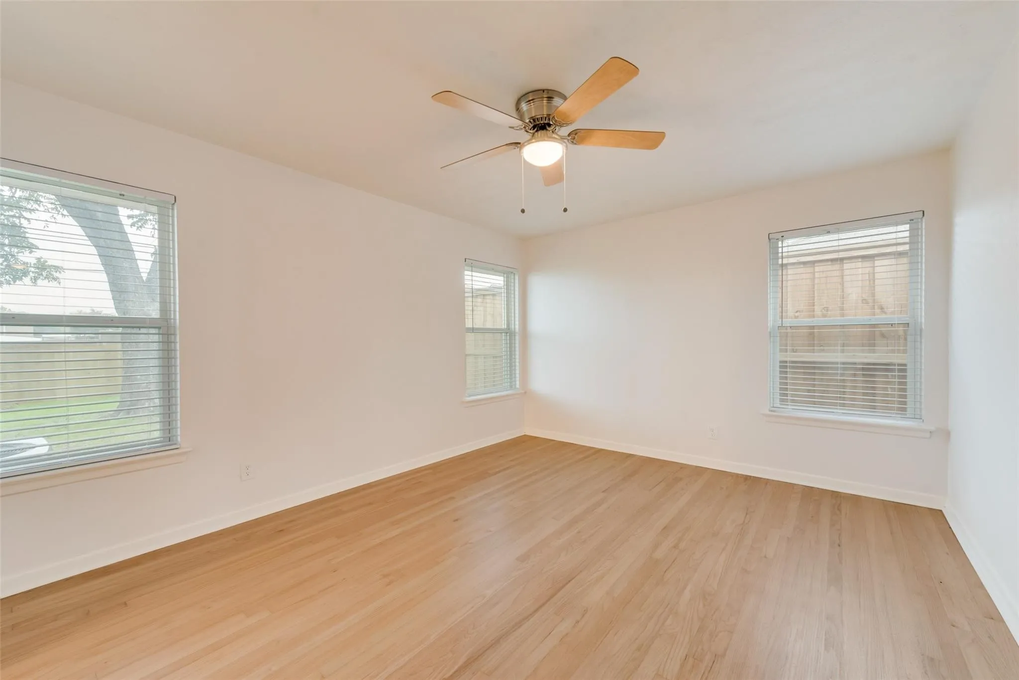 Single Family Residence For Rent in Dallas County , 2643 San Medina Avenue, Dallas, Texas 75228, 3 Bedroom, 2 Bathroom, 2 Garage spaces, 1,528 Sqft, built in 1956, mls#21378737, Real Estate Agent in Dallas, Homes For Rent in Dallas county, Homes For Rent in Dallas, Realtor in Dallas Texas, Real Estate Brokerage Independent Realty Texas, Luminita Cordes Realtor