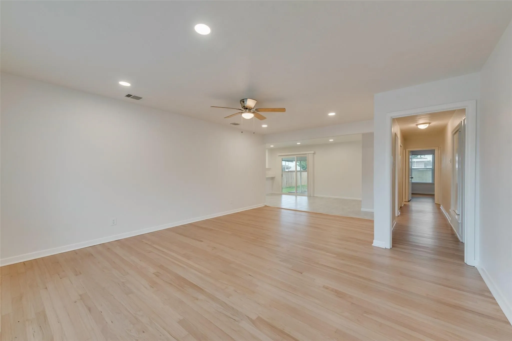 Single Family Residence For Rent in Dallas County , 2643 San Medina Avenue, Dallas, Texas 75228, 3 Bedroom, 2 Bathroom, 2 Garage spaces, 1,528 Sqft, built in 1956, mls#21378737, Real Estate Agent in Dallas, Homes For Rent in Dallas county, Homes For Rent in Dallas, Realtor in Dallas Texas, Real Estate Brokerage Independent Realty Texas, Luminita Cordes Realtor