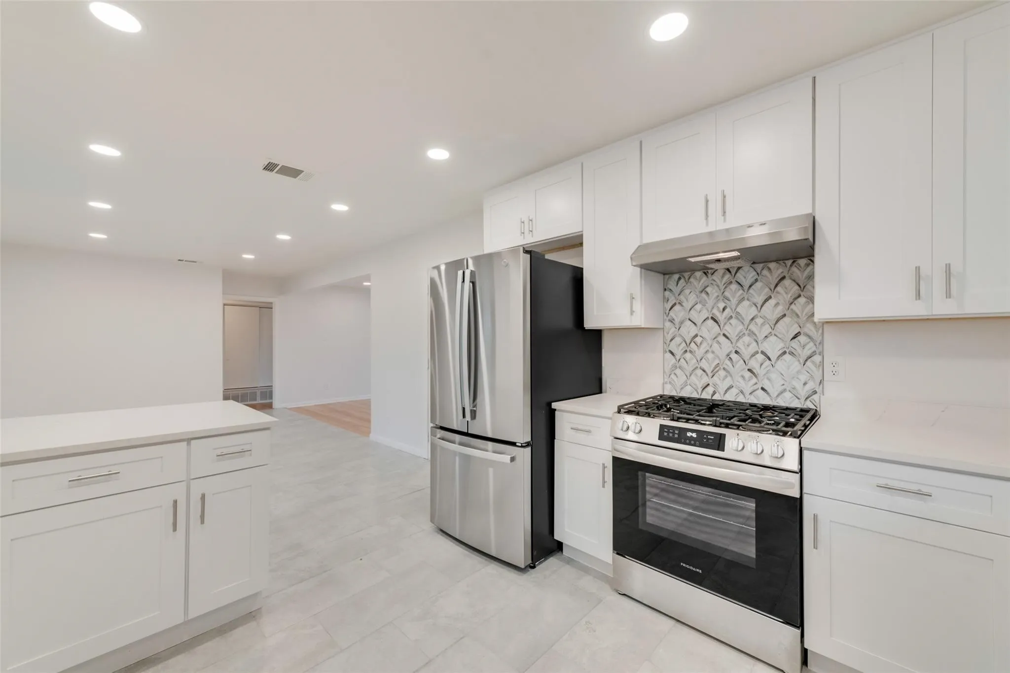 Single Family Residence For Rent in Dallas County , 2643 San Medina Avenue, Dallas, Texas 75228, 3 Bedroom, 2 Bathroom, 2 Garage spaces, 1,528 Sqft, built in 1956, mls#21378737, Real Estate Agent in Dallas, Homes For Rent in Dallas county, Homes For Rent in Dallas, Realtor in Dallas Texas, Real Estate Brokerage Independent Realty Texas, Luminita Cordes Realtor