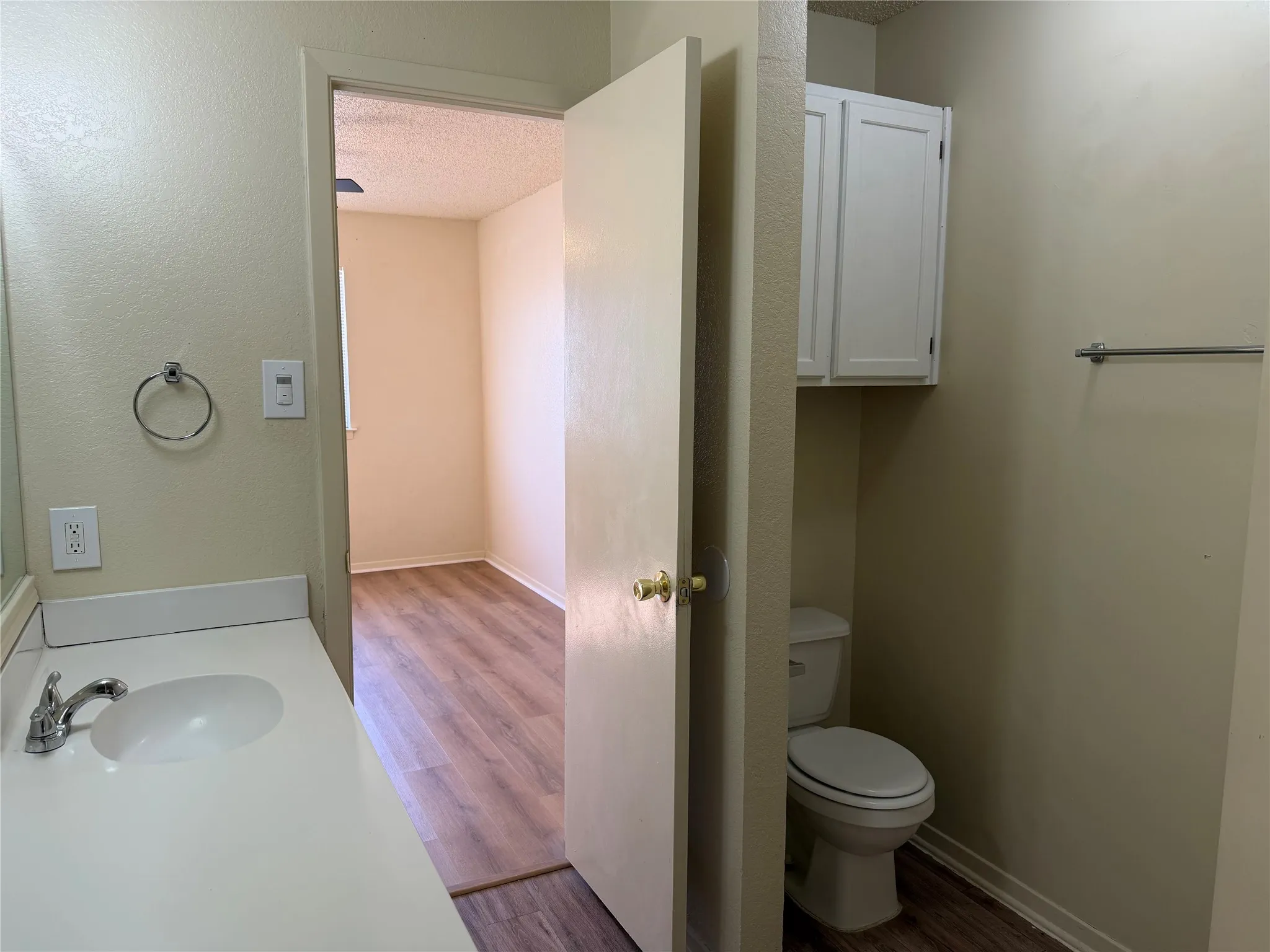 Duplex For Rent in Tarrant County , 7551 Boxwood Court, Fort Worth, Texas 76133, 3 Bedroom, 2 Bathroom, 2 Garage spaces, 1,321 Sqft, built in 1983, mls#21375855, Real Estate Agent in Fort Worth, Homes For Rent in Tarrant county, Homes For Rent in Fort Worth, Realtor in Fort Worth Texas, Real Estate Brokerage Independent Realty Texas, Luminita Cordes Realtor