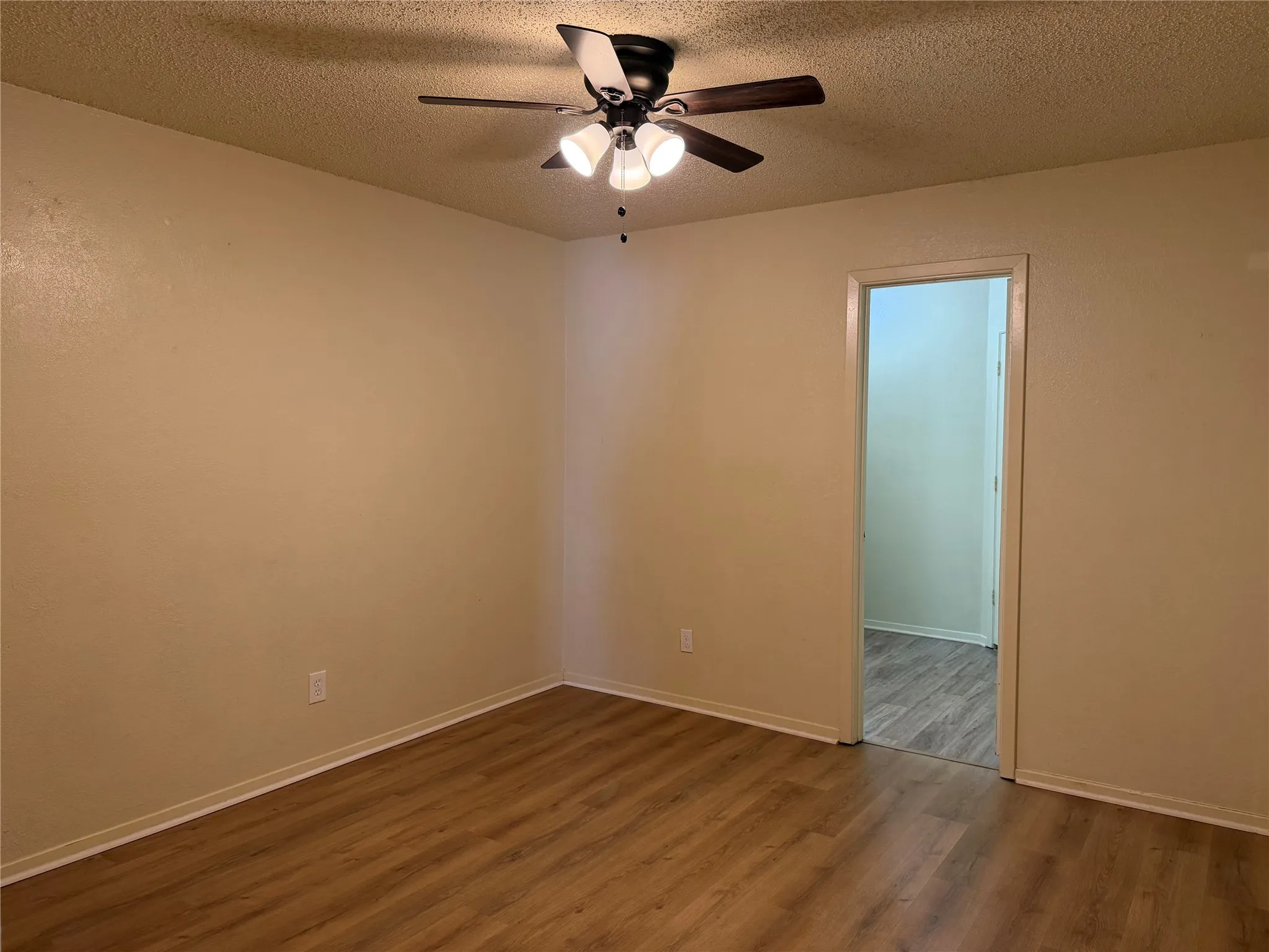 Duplex For Rent in Tarrant County , 7551 Boxwood Court, Fort Worth, Texas 76133, 3 Bedroom, 2 Bathroom, 2 Garage spaces, 1,321 Sqft, built in 1983, mls#21375855, Real Estate Agent in Fort Worth, Homes For Rent in Tarrant county, Homes For Rent in Fort Worth, Realtor in Fort Worth Texas, Real Estate Brokerage Independent Realty Texas, Luminita Cordes Realtor