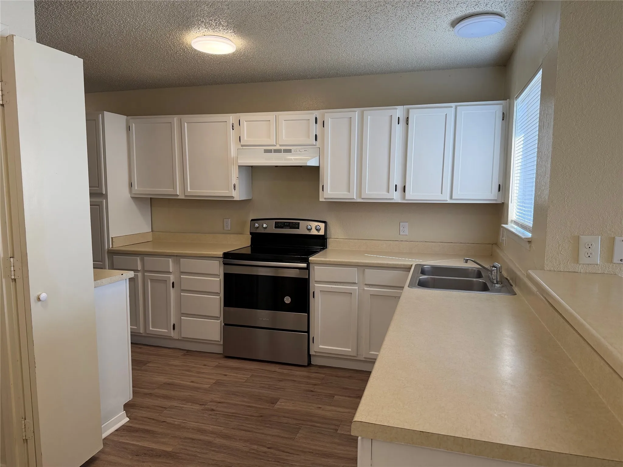Duplex For Rent in Tarrant County , 7551 Boxwood Court, Fort Worth, Texas 76133, 3 Bedroom, 2 Bathroom, 2 Garage spaces, 1,321 Sqft, built in 1983, mls#21375855, Real Estate Agent in Fort Worth, Homes For Rent in Tarrant county, Homes For Rent in Fort Worth, Realtor in Fort Worth Texas, Real Estate Brokerage Independent Realty Texas, Luminita Cordes Realtor