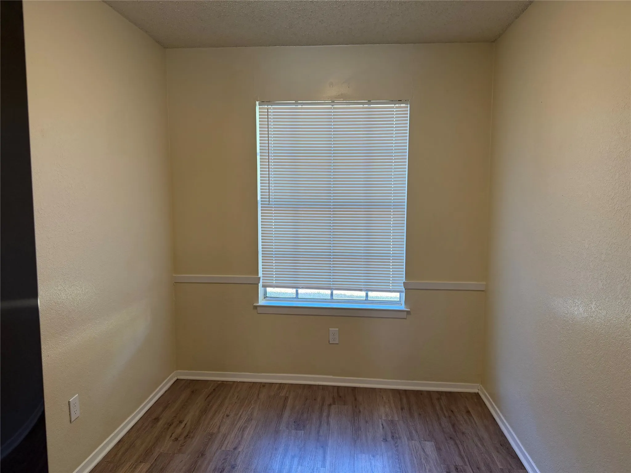 Duplex For Rent in Tarrant County , 7551 Boxwood Court, Fort Worth, Texas 76133, 3 Bedroom, 2 Bathroom, 2 Garage spaces, 1,321 Sqft, built in 1983, mls#21375855, Real Estate Agent in Fort Worth, Homes For Rent in Tarrant county, Homes For Rent in Fort Worth, Realtor in Fort Worth Texas, Real Estate Brokerage Independent Realty Texas, Luminita Cordes Realtor