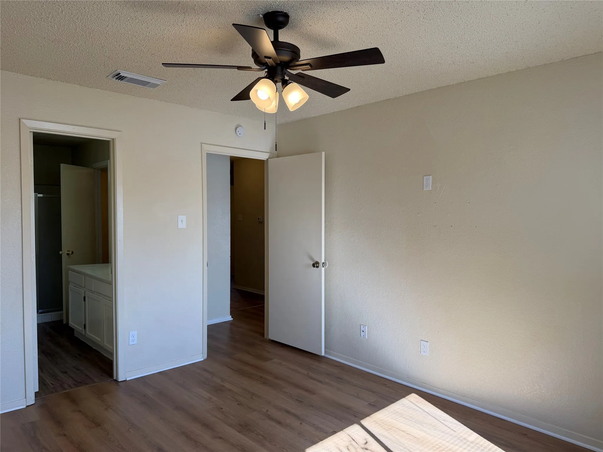 Duplex For Rent in Tarrant County , 7551 Boxwood Court, Fort Worth, Texas 76133, 3 Bedroom, 2 Bathroom, 2 Garage spaces, 1,321 Sqft, built in 1983, mls#21375855, Real Estate Agent in Fort Worth, Homes For Rent in Tarrant county, Homes For Rent in Fort Worth, Realtor in Fort Worth Texas, Real Estate Brokerage Independent Realty Texas, Luminita Cordes Realtor