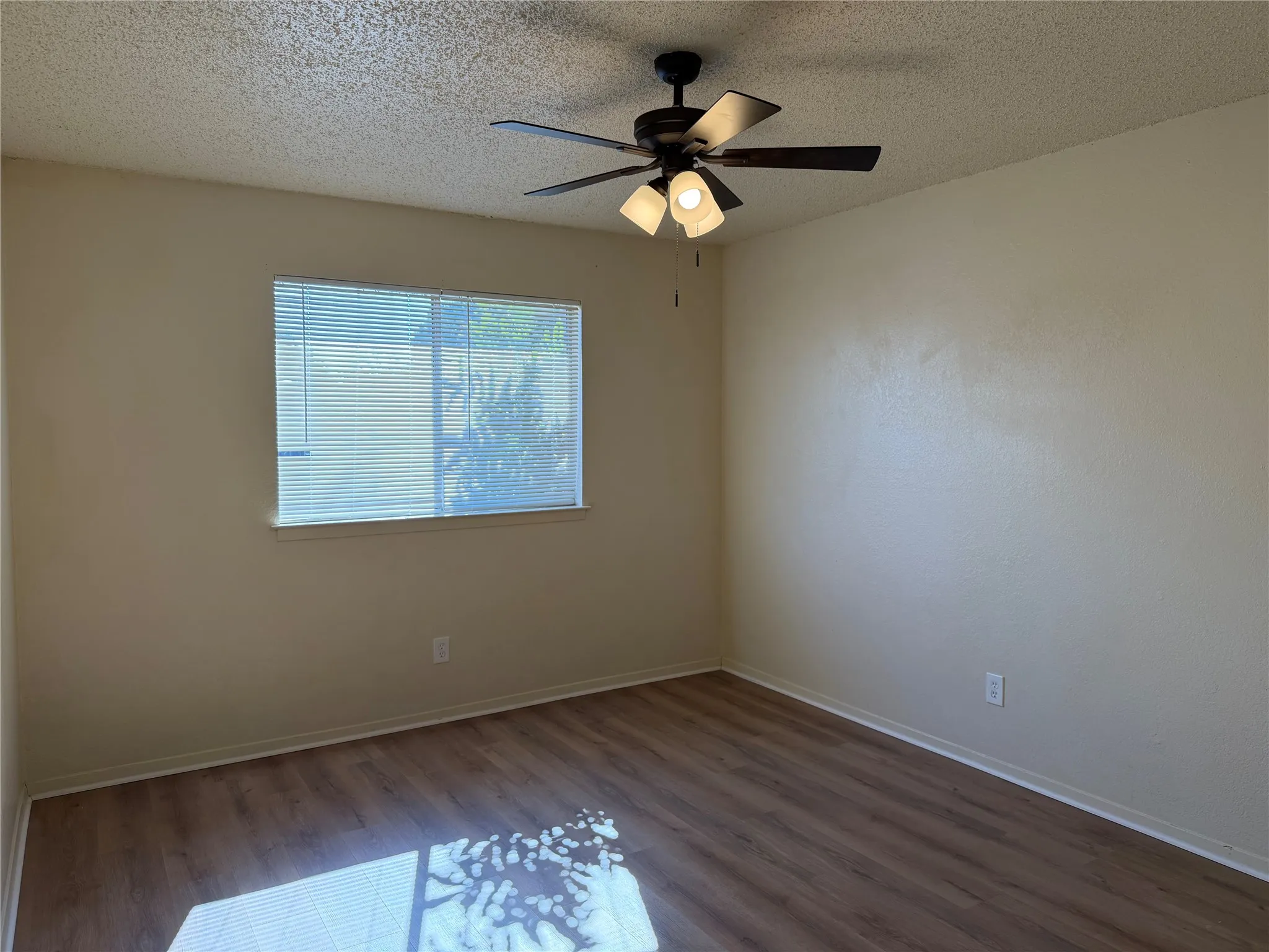 Duplex For Rent in Tarrant County , 7551 Boxwood Court, Fort Worth, Texas 76133, 3 Bedroom, 2 Bathroom, 2 Garage spaces, 1,321 Sqft, built in 1983, mls#21375855, Real Estate Agent in Fort Worth, Homes For Rent in Tarrant county, Homes For Rent in Fort Worth, Realtor in Fort Worth Texas, Real Estate Brokerage Independent Realty Texas, Luminita Cordes Realtor