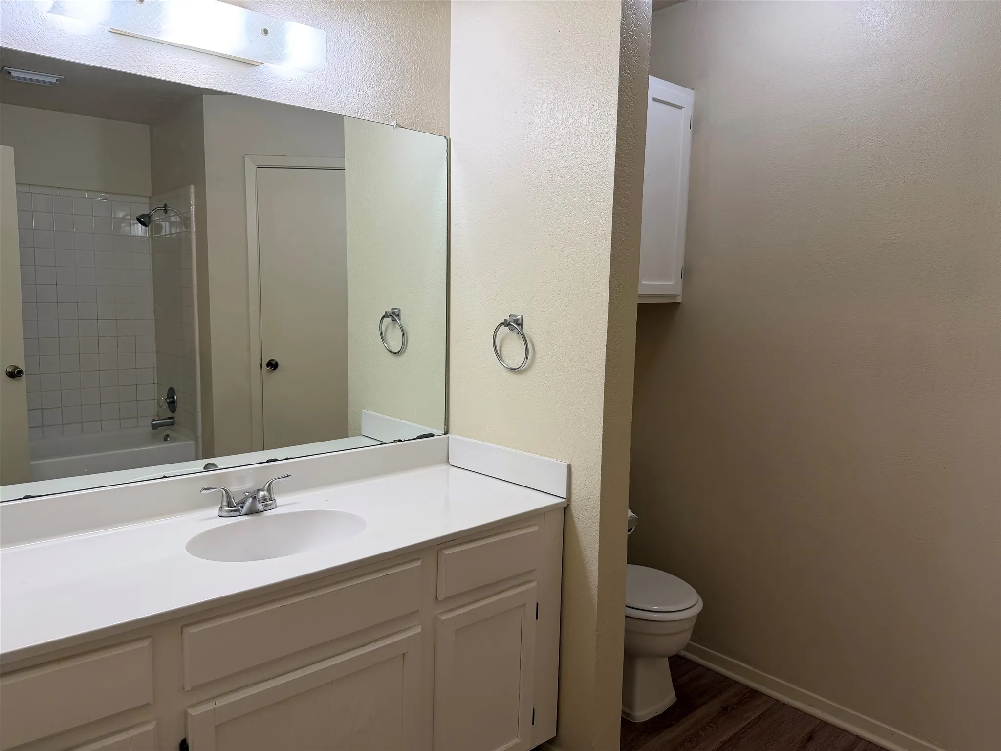 Duplex For Rent in Tarrant County , 7551 Boxwood Court, Fort Worth, Texas 76133, 3 Bedroom, 2 Bathroom, 2 Garage spaces, 1,321 Sqft, built in 1983, mls#21375855, Real Estate Agent in Fort Worth, Homes For Rent in Tarrant county, Homes For Rent in Fort Worth, Realtor in Fort Worth Texas, Real Estate Brokerage Independent Realty Texas, Luminita Cordes Realtor