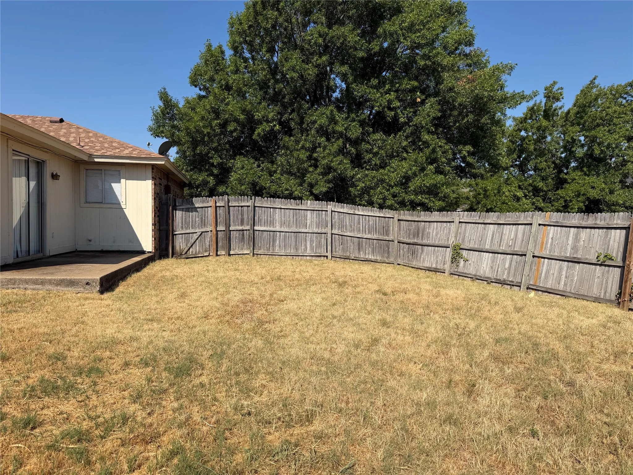 Duplex For Rent in Tarrant County , 7551 Boxwood Court, Fort Worth, Texas 76133, 3 Bedroom, 2 Bathroom, 2 Garage spaces, 1,321 Sqft, built in 1983, mls#21375855, Real Estate Agent in Fort Worth, Homes For Rent in Tarrant county, Homes For Rent in Fort Worth, Realtor in Fort Worth Texas, Real Estate Brokerage Independent Realty Texas, Luminita Cordes Realtor
