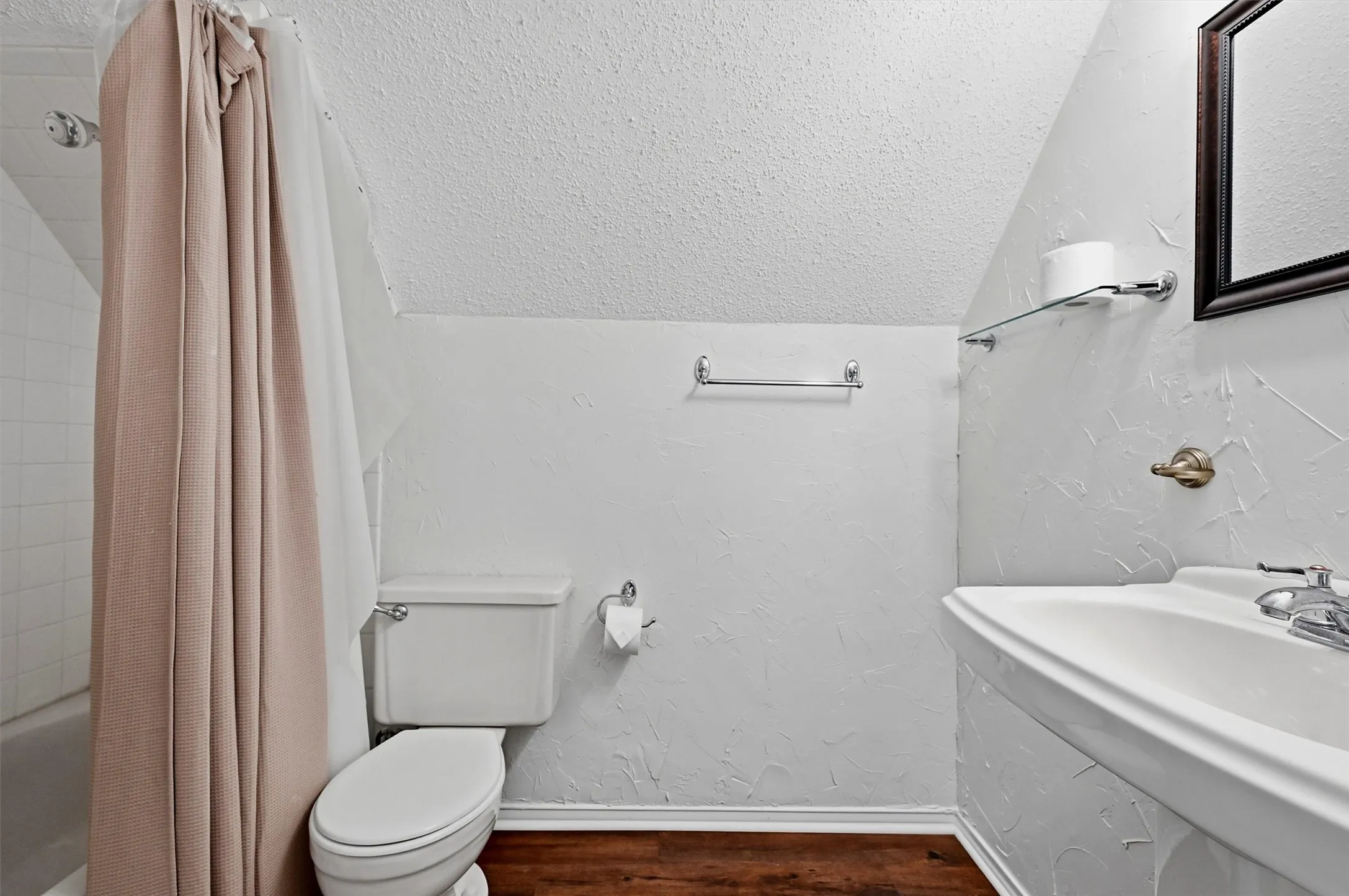 Full bath on Level 2