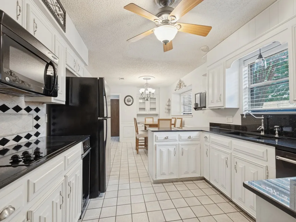 Single Family Residence For Sale in Tarrant County , 618 Brent Drive, Arlington, Texas 76012, 3 Bedroom, 3 Bathroom, 2 Garage spaces, 2,045 Sqft, built in 1972, mls#21374382, Real Estate Agent in Arlington, Homes For Sale in Tarrant county, Homes For Sale in Arlington, Realtor in Arlington Texas, Real Estate Brokerage Independent Realty Texas, Luminita Cordes Realtor