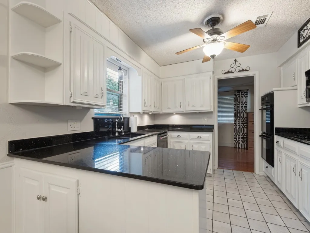 Single Family Residence For Sale in Tarrant County , 618 Brent Drive, Arlington, Texas 76012, 3 Bedroom, 3 Bathroom, 2 Garage spaces, 2,045 Sqft, built in 1972, mls#21374382, Real Estate Agent in Arlington, Homes For Sale in Tarrant county, Homes For Sale in Arlington, Realtor in Arlington Texas, Real Estate Brokerage Independent Realty Texas, Luminita Cordes Realtor