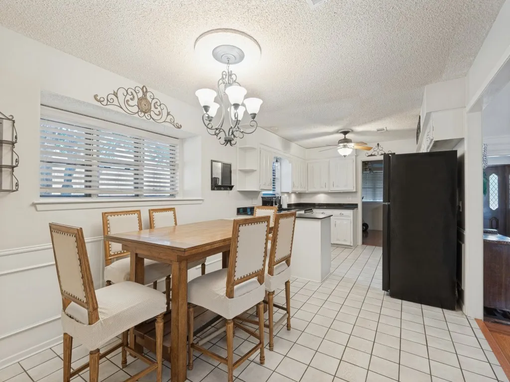 Single Family Residence For Sale in Tarrant County , 618 Brent Drive, Arlington, Texas 76012, 3 Bedroom, 3 Bathroom, 2 Garage spaces, 2,045 Sqft, built in 1972, mls#21374382, Real Estate Agent in Arlington, Homes For Sale in Tarrant county, Homes For Sale in Arlington, Realtor in Arlington Texas, Real Estate Brokerage Independent Realty Texas, Luminita Cordes Realtor