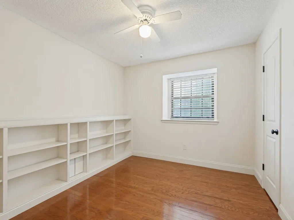 Single Family Residence For Sale in Tarrant County , 618 Brent Drive, Arlington, Texas 76012, 3 Bedroom, 3 Bathroom, 2 Garage spaces, 2,045 Sqft, built in 1972, mls#21374382, Real Estate Agent in Arlington, Homes For Sale in Tarrant county, Homes For Sale in Arlington, Realtor in Arlington Texas, Real Estate Brokerage Independent Realty Texas, Luminita Cordes Realtor