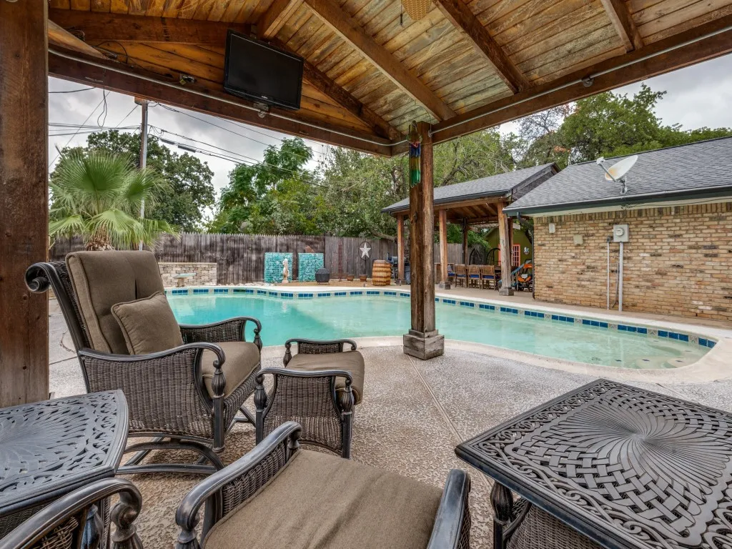Single Family Residence For Sale in Tarrant County , 618 Brent Drive, Arlington, Texas 76012, 3 Bedroom, 3 Bathroom, 2 Garage spaces, 2,045 Sqft, built in 1972, mls#21374382, Real Estate Agent in Arlington, Homes For Sale in Tarrant county, Homes For Sale in Arlington, Realtor in Arlington Texas, Real Estate Brokerage Independent Realty Texas, Luminita Cordes Realtor