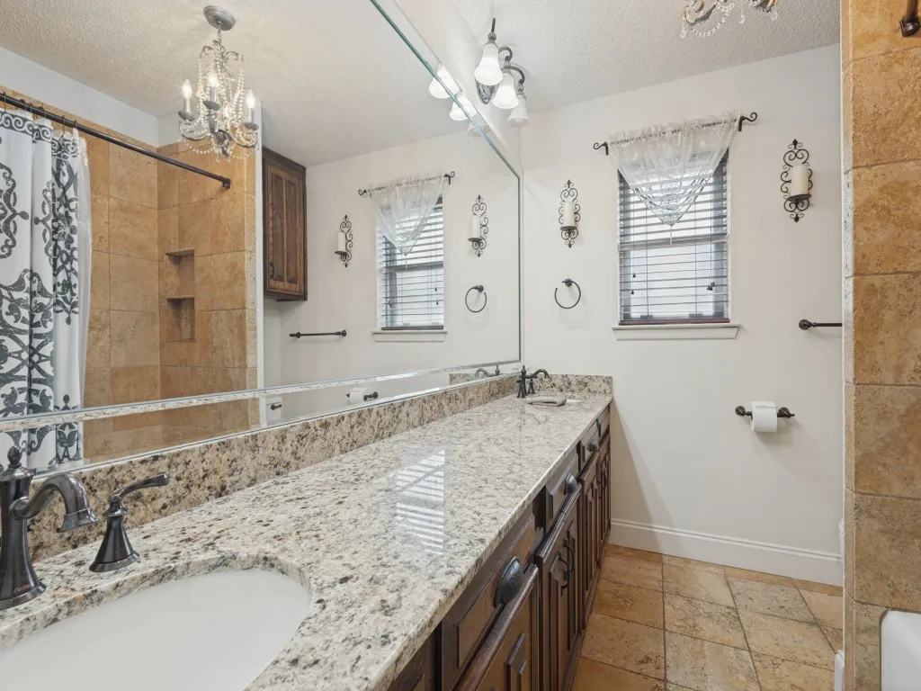 Single Family Residence For Sale in Tarrant County , 618 Brent Drive, Arlington, Texas 76012, 3 Bedroom, 3 Bathroom, 2 Garage spaces, 2,045 Sqft, built in 1972, mls#21374382, Real Estate Agent in Arlington, Homes For Sale in Tarrant county, Homes For Sale in Arlington, Realtor in Arlington Texas, Real Estate Brokerage Independent Realty Texas, Luminita Cordes Realtor