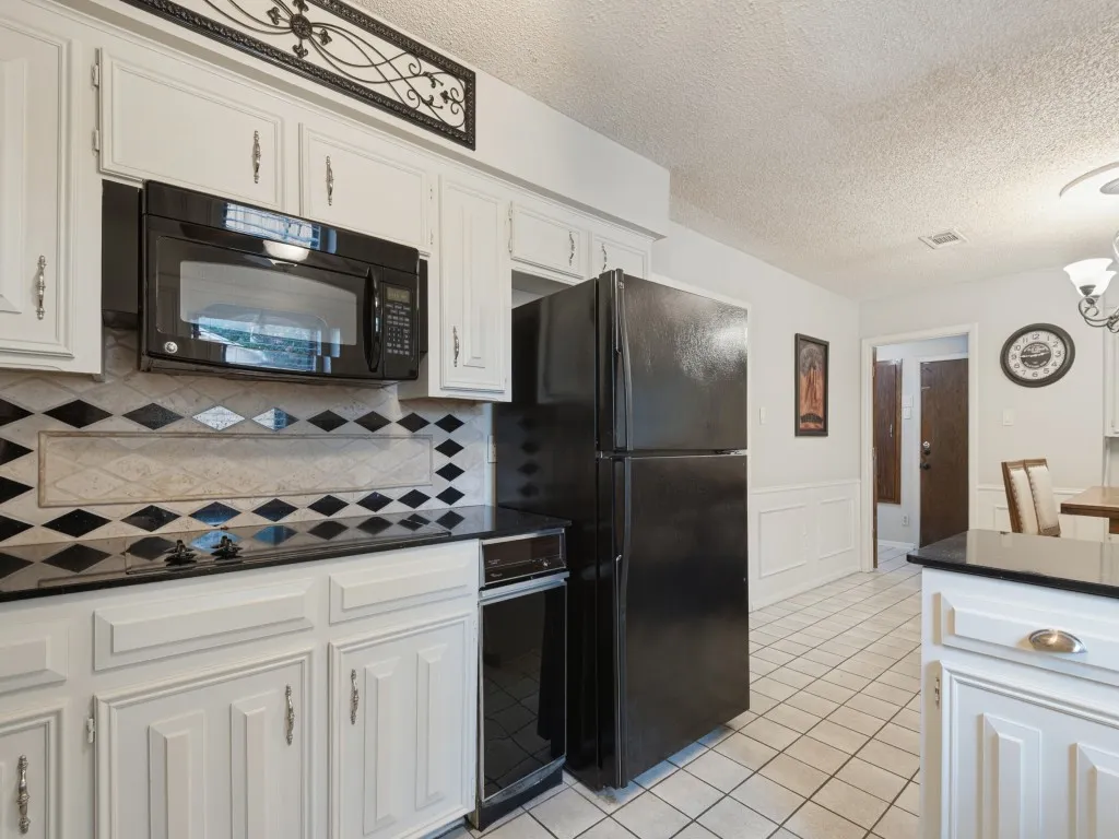 Single Family Residence For Sale in Tarrant County , 618 Brent Drive, Arlington, Texas 76012, 3 Bedroom, 3 Bathroom, 2 Garage spaces, 2,045 Sqft, built in 1972, mls#21374382, Real Estate Agent in Arlington, Homes For Sale in Tarrant county, Homes For Sale in Arlington, Realtor in Arlington Texas, Real Estate Brokerage Independent Realty Texas, Luminita Cordes Realtor