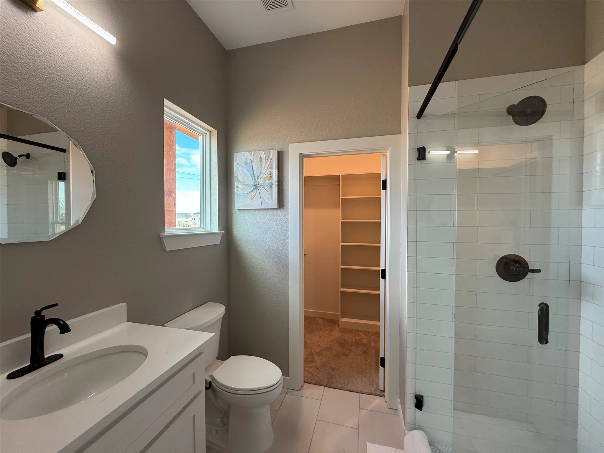 Ensuite bath perfect for guest!