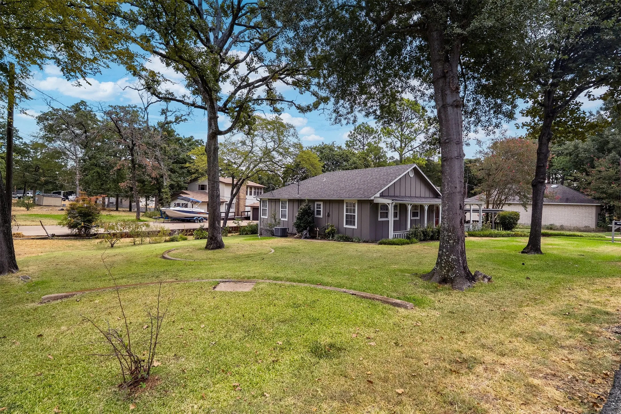 Single Family Residence For Sale in Henderson County , 1210 Aloha Road, Tool, Texas 75143, 3 Bedroom, 2 Bathroom, Garage spaces, 1,360 Sqft, built in 1980, mls#21378323, Real Estate Agent in Tool, Homes For Sale in Henderson county, Homes For Sale in Tool, Realtor in Tool Texas, Real Estate Brokerage Independent Realty Texas, Luminita Cordes Realtor