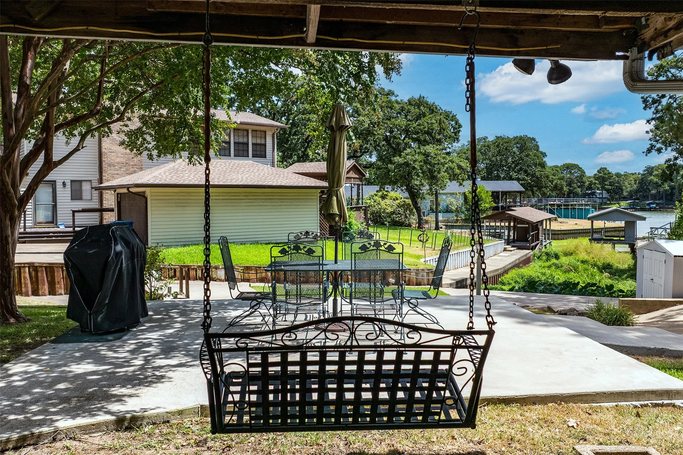Single Family Residence For Sale in Henderson County , 1210 Aloha Road, Tool, Texas 75143, 3 Bedroom, 2 Bathroom, Garage spaces, 1,360 Sqft, built in 1980, mls#21378323, Real Estate Agent in Tool, Homes For Sale in Henderson county, Homes For Sale in Tool, Realtor in Tool Texas, Real Estate Brokerage Independent Realty Texas, Luminita Cordes Realtor