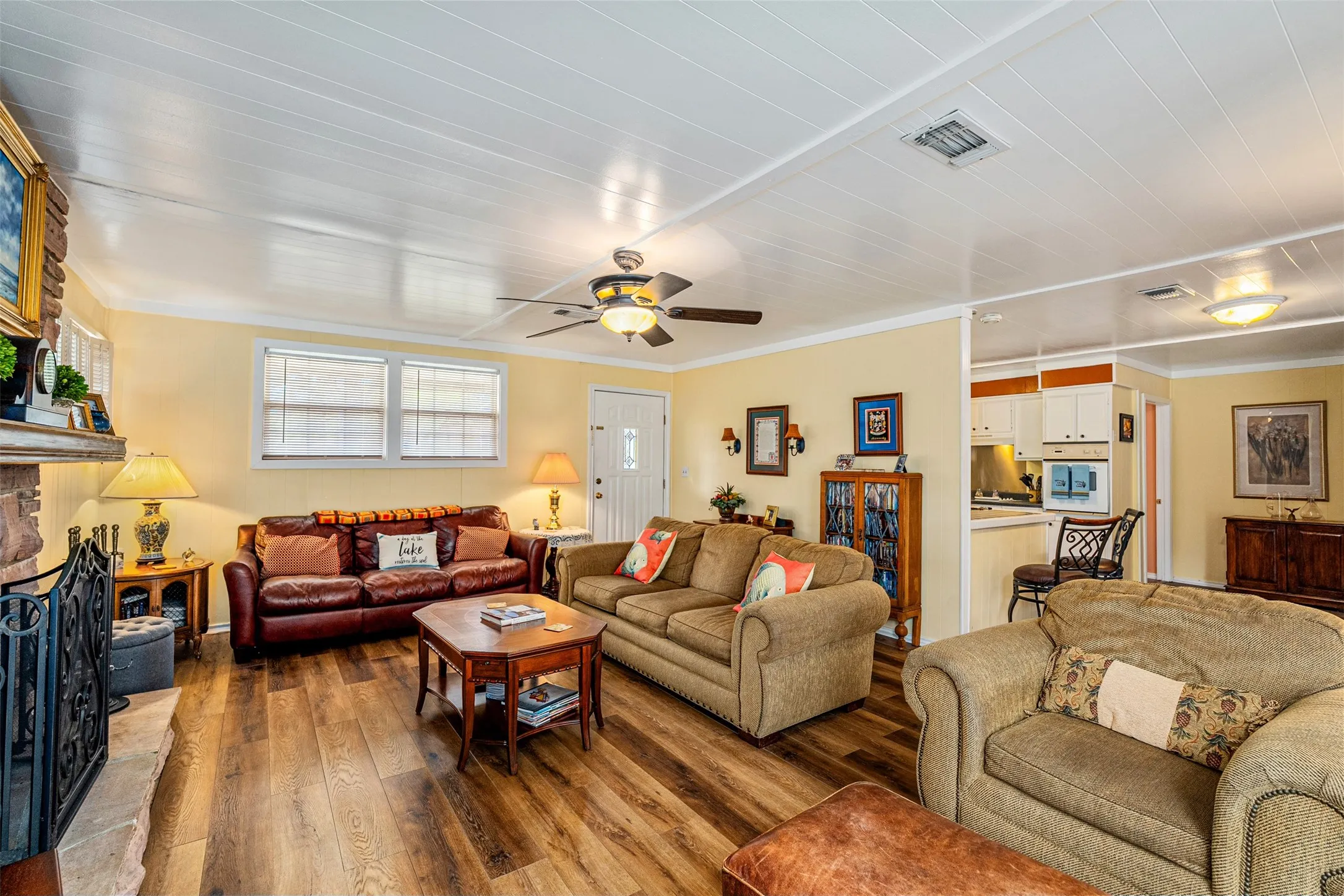 Single Family Residence For Sale in Henderson County , 1210 Aloha Road, Tool, Texas 75143, 3 Bedroom, 2 Bathroom, Garage spaces, 1,360 Sqft, built in 1980, mls#21378323, Real Estate Agent in Tool, Homes For Sale in Henderson county, Homes For Sale in Tool, Realtor in Tool Texas, Real Estate Brokerage Independent Realty Texas, Luminita Cordes Realtor
