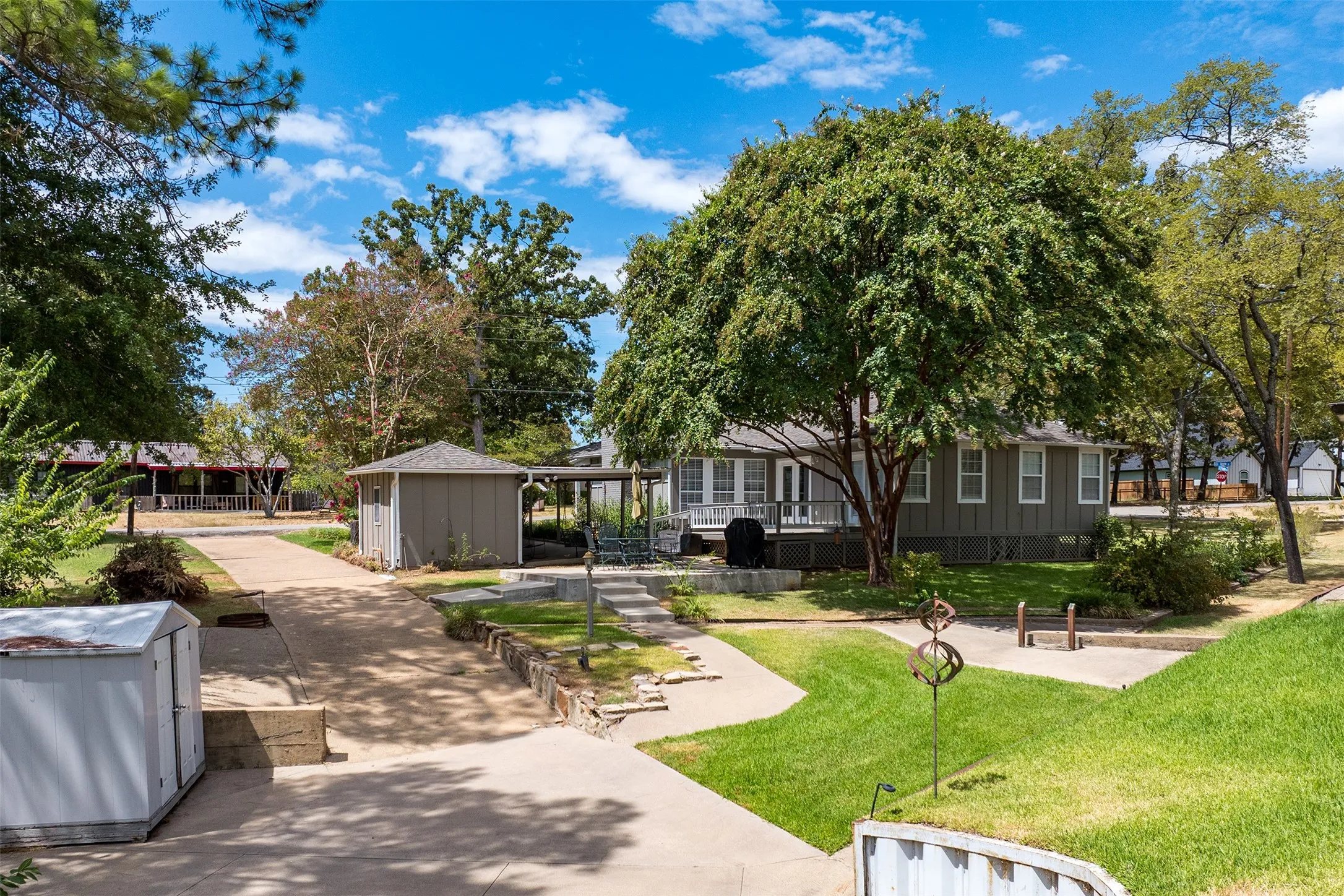 Single Family Residence For Sale in Henderson County , 1210 Aloha Road, Tool, Texas 75143, 3 Bedroom, 2 Bathroom, Garage spaces, 1,360 Sqft, built in 1980, mls#21378323, Real Estate Agent in Tool, Homes For Sale in Henderson county, Homes For Sale in Tool, Realtor in Tool Texas, Real Estate Brokerage Independent Realty Texas, Luminita Cordes Realtor