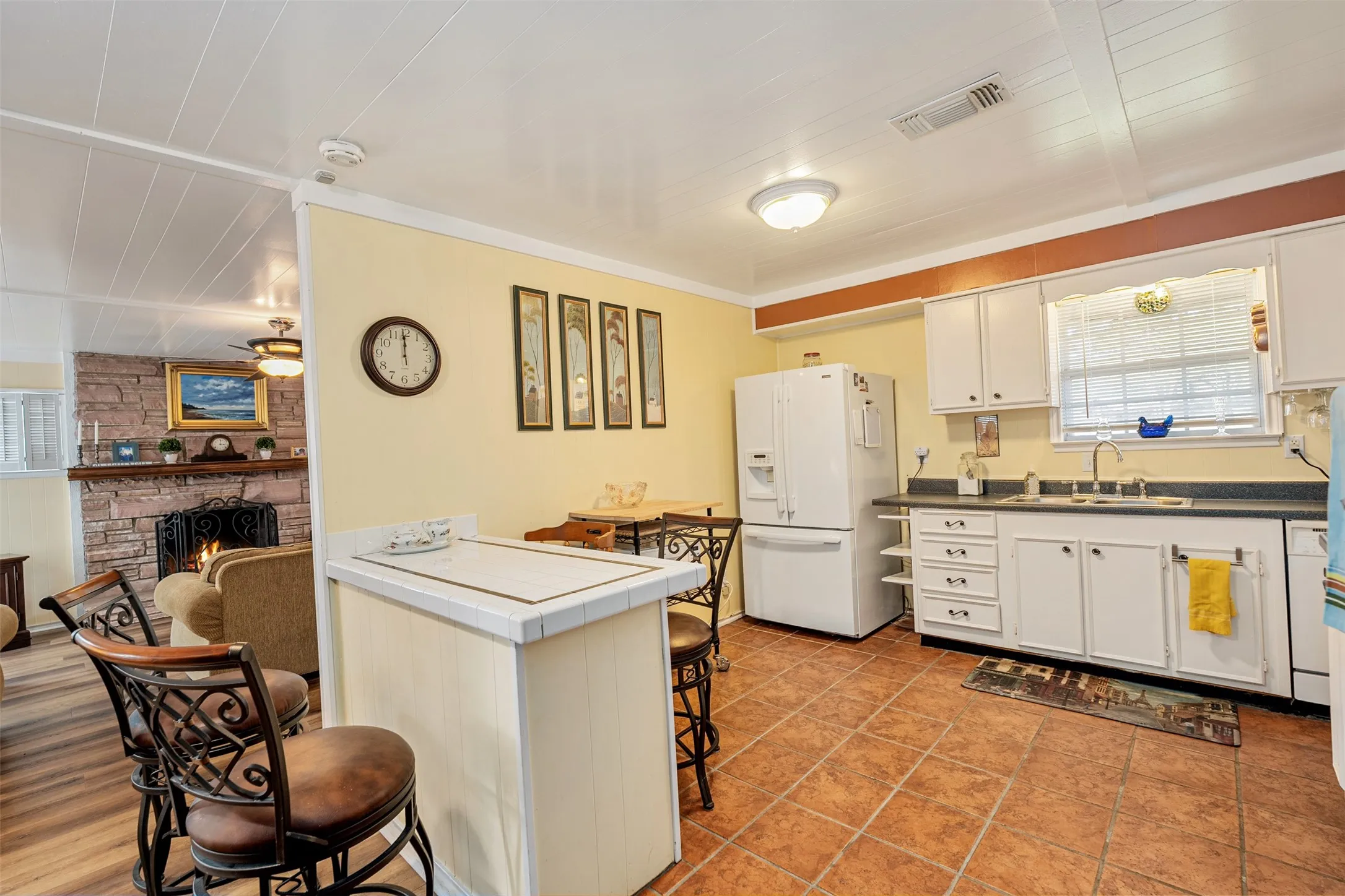 Single Family Residence For Sale in Henderson County , 1210 Aloha Road, Tool, Texas 75143, 3 Bedroom, 2 Bathroom, Garage spaces, 1,360 Sqft, built in 1980, mls#21378323, Real Estate Agent in Tool, Homes For Sale in Henderson county, Homes For Sale in Tool, Realtor in Tool Texas, Real Estate Brokerage Independent Realty Texas, Luminita Cordes Realtor