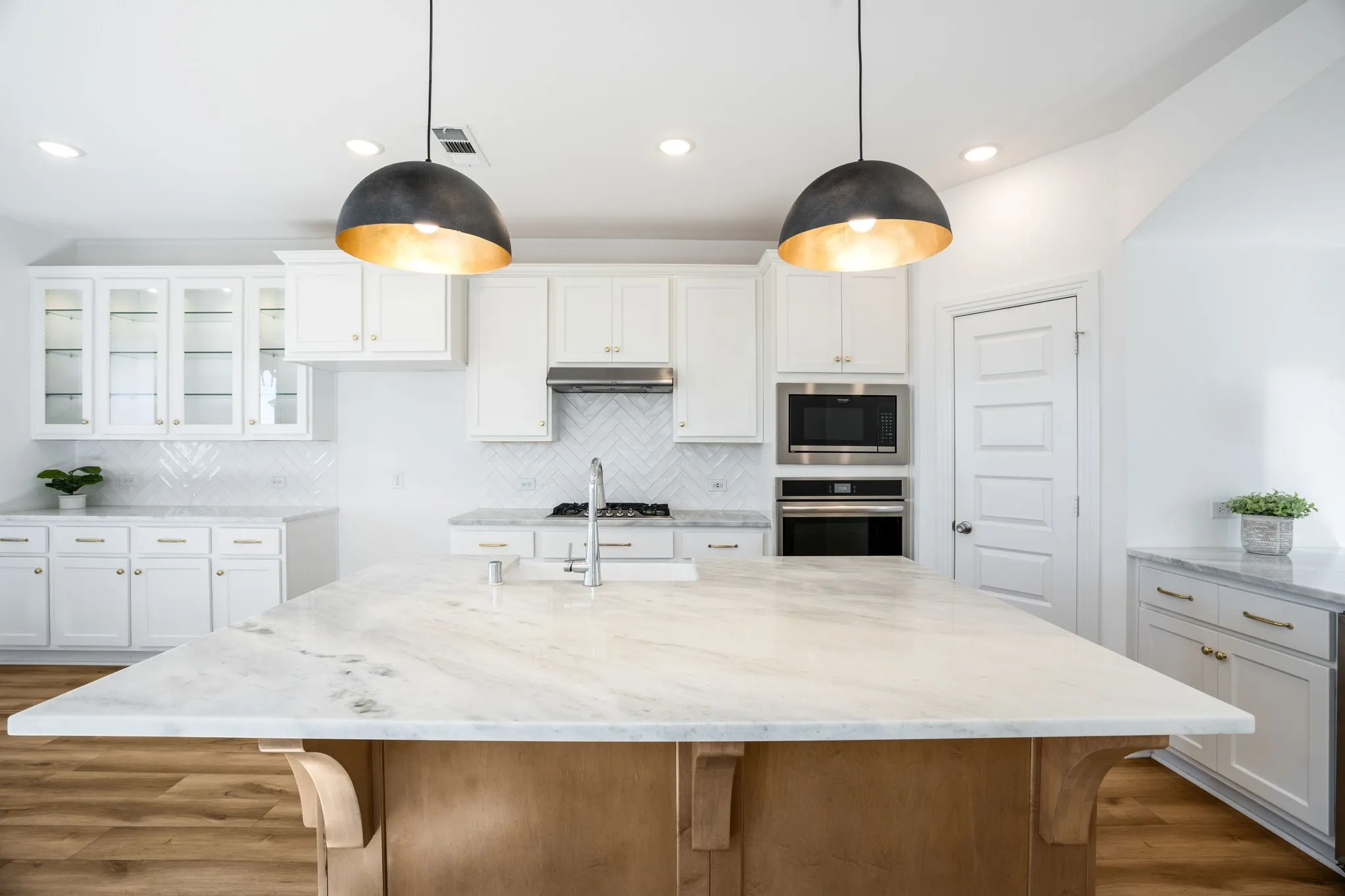 Single Family Residence For Sale in Denton County , 1825 Pelham Drive, Aubrey, Texas 76227, 4 Bedroom, 3 Bathroom, 2 Garage spaces, 2,393 Sqft, built in 2022, mls#21374781, Real Estate Agent in Aubrey, Homes For Sale in Denton county, Homes For Sale in Aubrey, Realtor in Aubrey Texas, Real Estate Brokerage Independent Realty Texas, Luminita Cordes Realtor