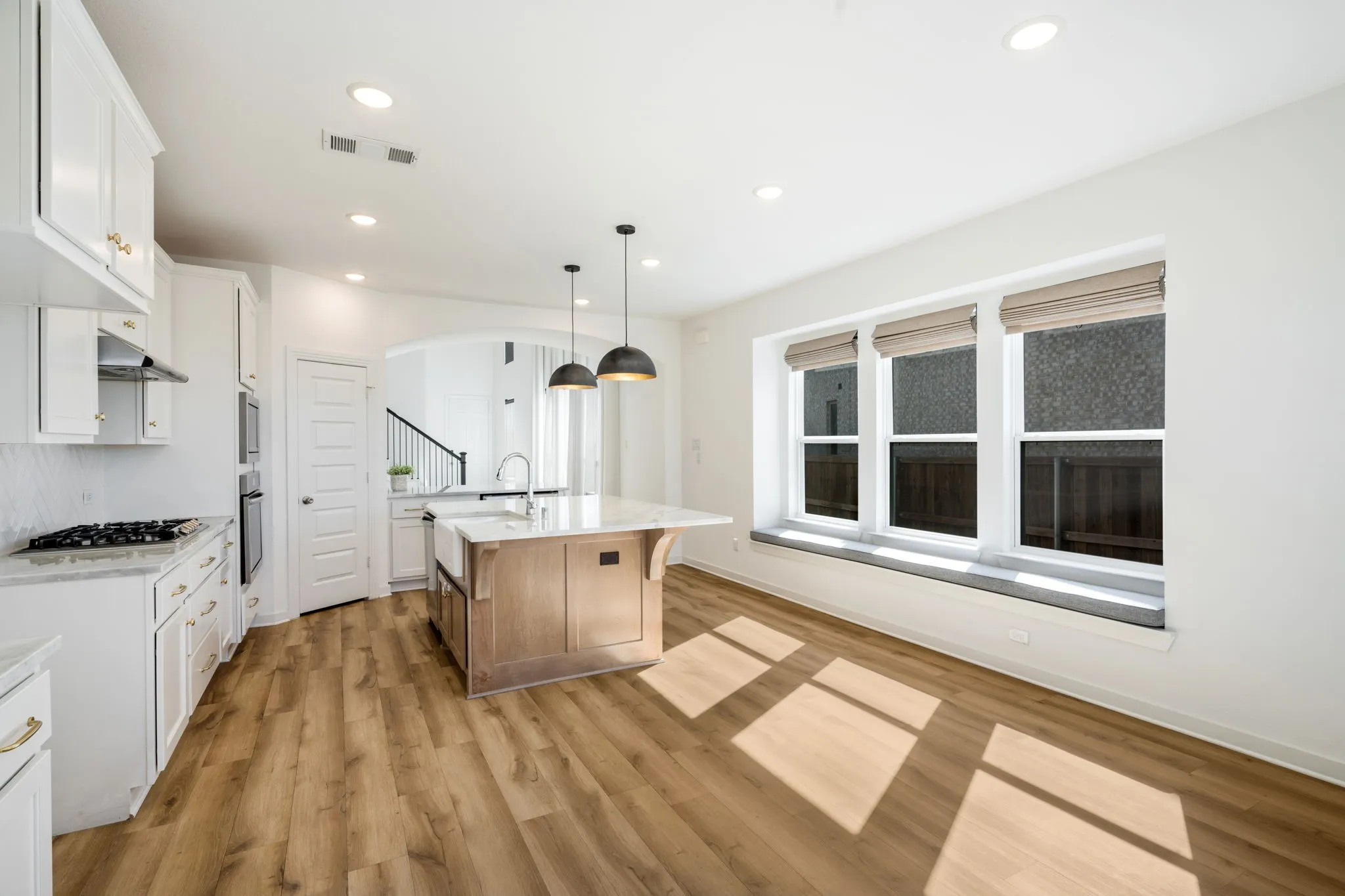 Single Family Residence For Sale in Denton County , 1825 Pelham Drive, Aubrey, Texas 76227, 4 Bedroom, 3 Bathroom, 2 Garage spaces, 2,393 Sqft, built in 2022, mls#21374781, Real Estate Agent in Aubrey, Homes For Sale in Denton county, Homes For Sale in Aubrey, Realtor in Aubrey Texas, Real Estate Brokerage Independent Realty Texas, Luminita Cordes Realtor