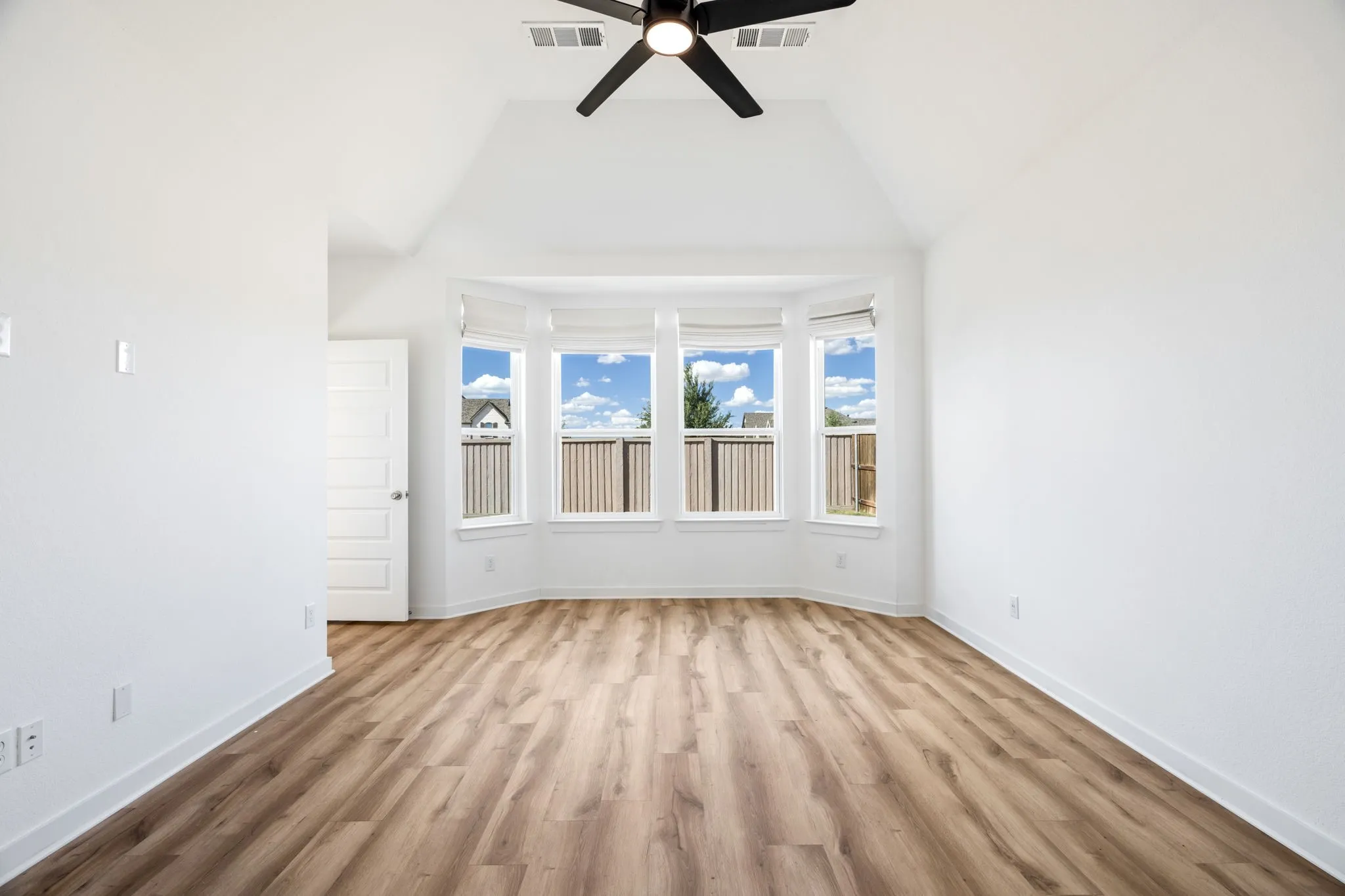 Single Family Residence For Sale in Denton County , 1825 Pelham Drive, Aubrey, Texas 76227, 4 Bedroom, 3 Bathroom, 2 Garage spaces, 2,393 Sqft, built in 2022, mls#21374781, Real Estate Agent in Aubrey, Homes For Sale in Denton county, Homes For Sale in Aubrey, Realtor in Aubrey Texas, Real Estate Brokerage Independent Realty Texas, Luminita Cordes Realtor