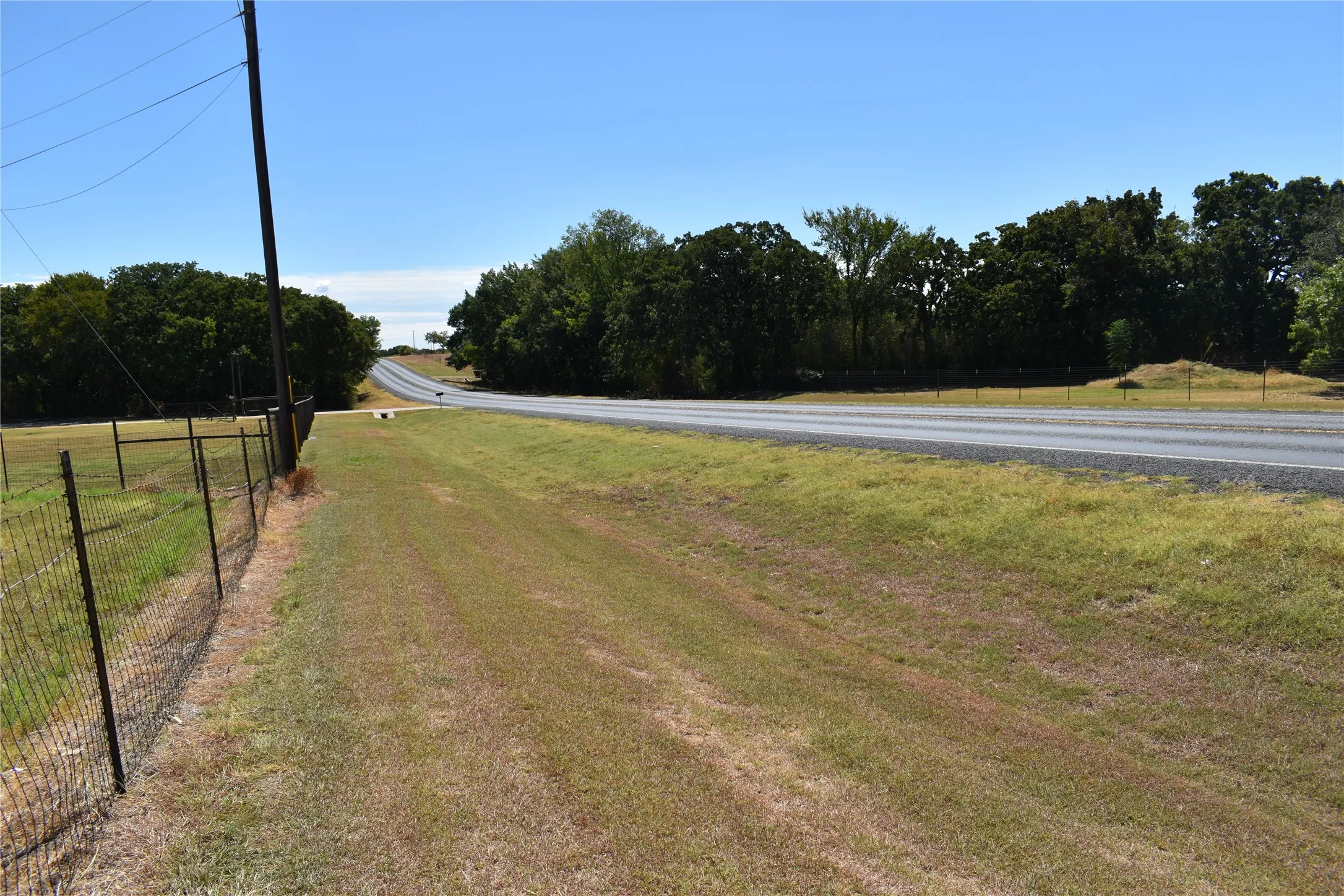 view of front of property towards FM 4