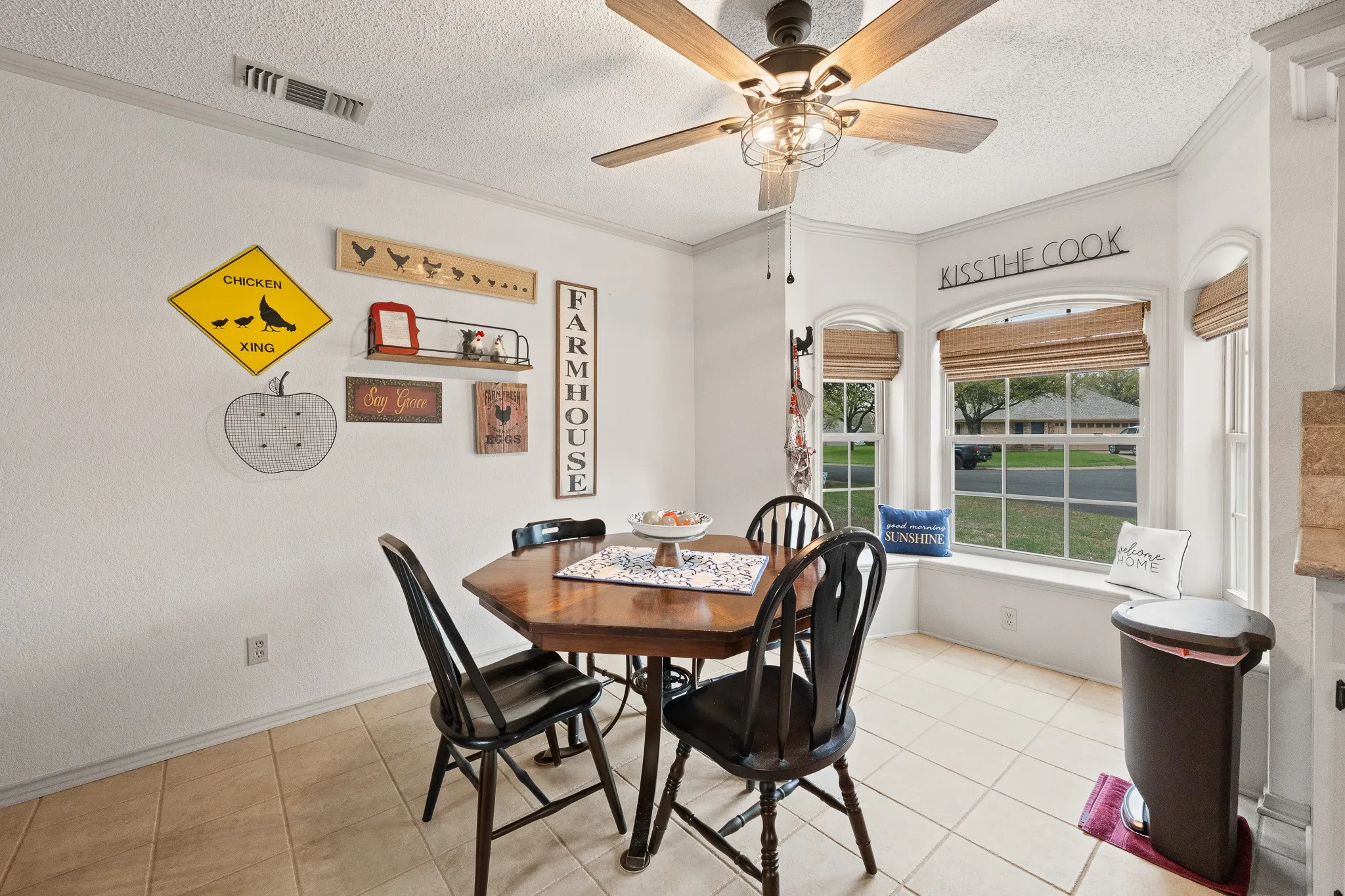 Single Family Residence For Sale in Johnson County , 1004 Canyon Court, Cleburne, Texas 76033, 5 Bedroom, 4 Bathroom, 4 Garage spaces, 3,473 Sqft, built in 1988, mls#21378750, Real Estate Agent in Cleburne, Homes For Sale in Johnson county, Homes For Sale in Cleburne, Realtor in Cleburne Texas, Real Estate Brokerage Independent Realty Texas, Luminita Cordes Realtor