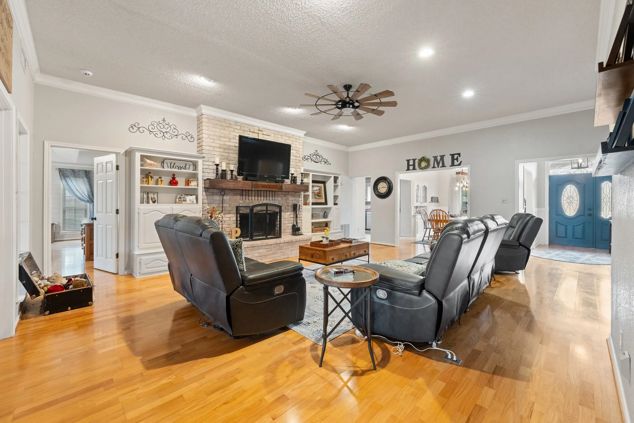 Single Family Residence For Sale in Johnson County , 1004 Canyon Court, Cleburne, Texas 76033, 5 Bedroom, 4 Bathroom, 4 Garage spaces, 3,473 Sqft, built in 1988, mls#21378750, Real Estate Agent in Cleburne, Homes For Sale in Johnson county, Homes For Sale in Cleburne, Realtor in Cleburne Texas, Real Estate Brokerage Independent Realty Texas, Luminita Cordes Realtor