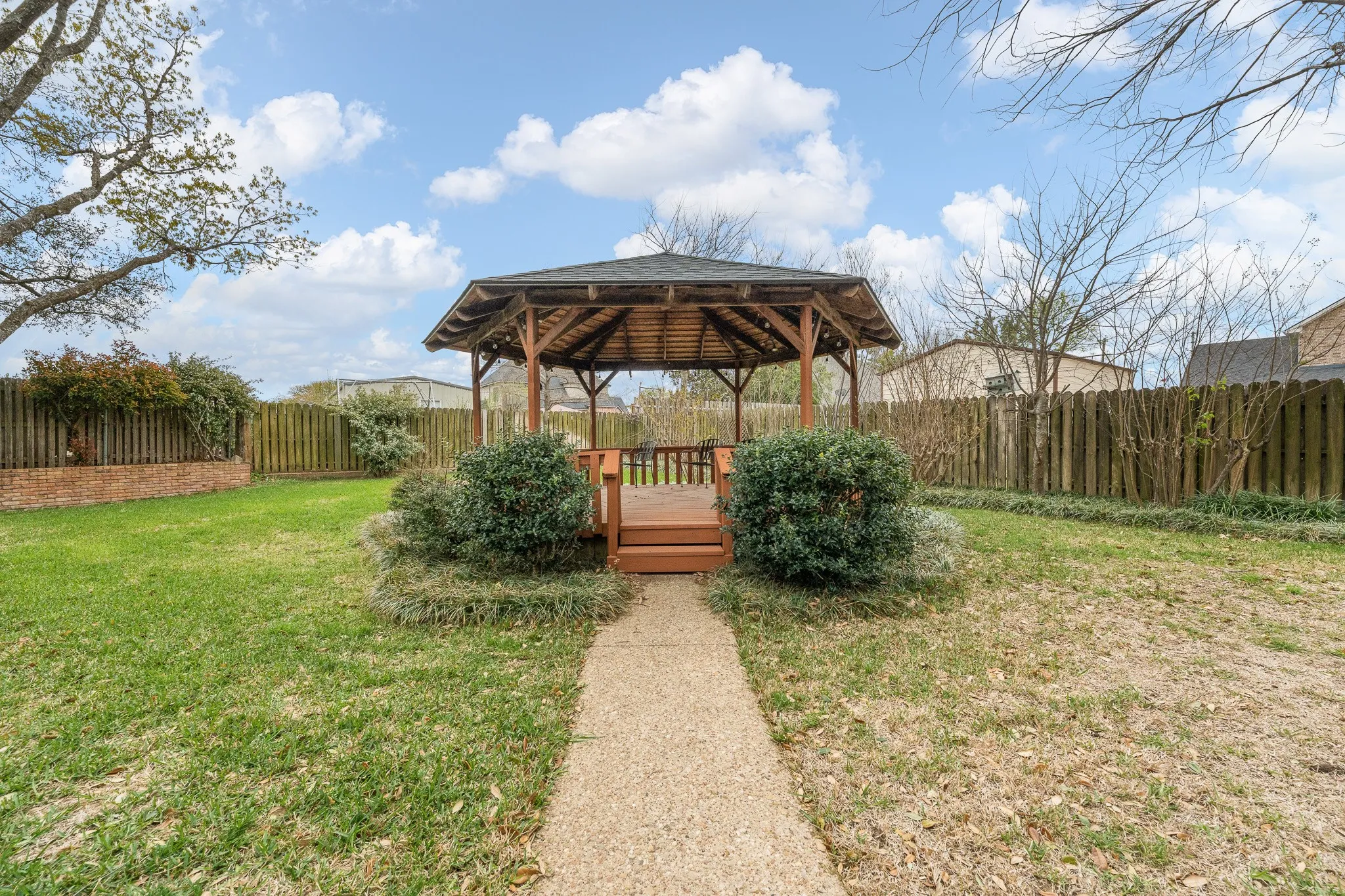 Single Family Residence For Sale in Johnson County , 1004 Canyon Court, Cleburne, Texas 76033, 5 Bedroom, 4 Bathroom, 4 Garage spaces, 3,473 Sqft, built in 1988, mls#21378750, Real Estate Agent in Cleburne, Homes For Sale in Johnson county, Homes For Sale in Cleburne, Realtor in Cleburne Texas, Real Estate Brokerage Independent Realty Texas, Luminita Cordes Realtor