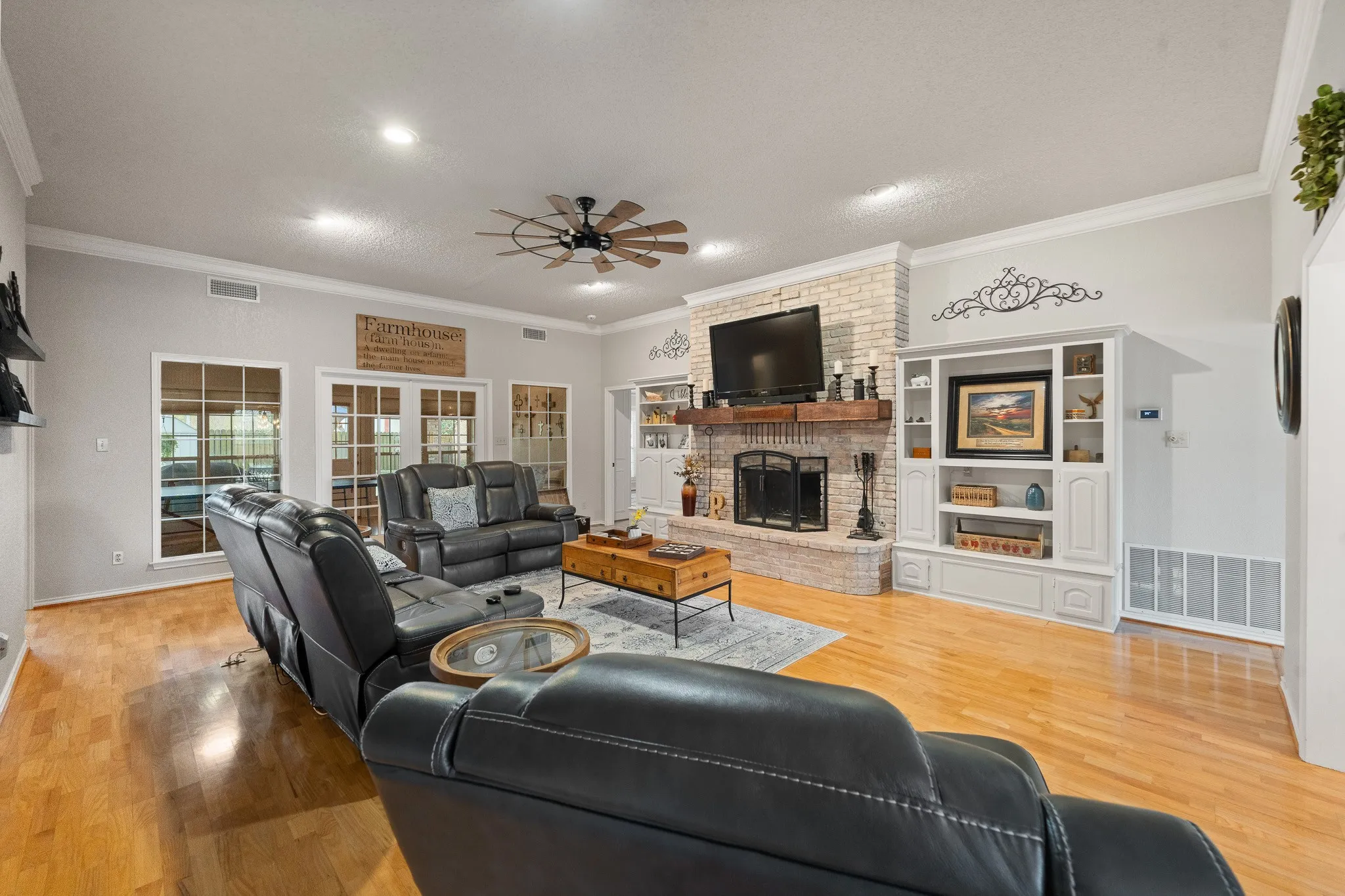 Single Family Residence For Sale in Johnson County , 1004 Canyon Court, Cleburne, Texas 76033, 5 Bedroom, 4 Bathroom, 4 Garage spaces, 3,473 Sqft, built in 1988, mls#21378750, Real Estate Agent in Cleburne, Homes For Sale in Johnson county, Homes For Sale in Cleburne, Realtor in Cleburne Texas, Real Estate Brokerage Independent Realty Texas, Luminita Cordes Realtor