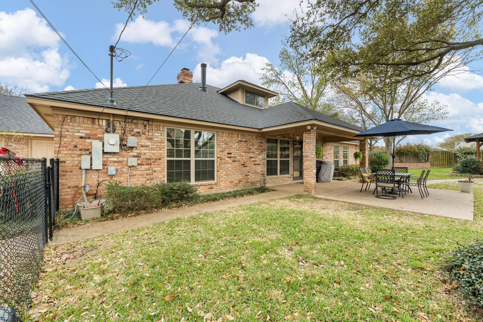 Single Family Residence For Sale in Johnson County , 1004 Canyon Court, Cleburne, Texas 76033, 5 Bedroom, 4 Bathroom, 4 Garage spaces, 3,473 Sqft, built in 1988, mls#21378750, Real Estate Agent in Cleburne, Homes For Sale in Johnson county, Homes For Sale in Cleburne, Realtor in Cleburne Texas, Real Estate Brokerage Independent Realty Texas, Luminita Cordes Realtor