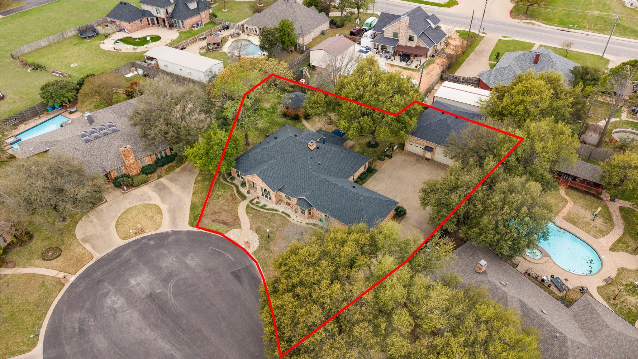 Single Family Residence For Sale in Johnson County , 1004 Canyon Court, Cleburne, Texas 76033, 5 Bedroom, 4 Bathroom, 4 Garage spaces, 3,473 Sqft, built in 1988, mls#21378750, Real Estate Agent in Cleburne, Homes For Sale in Johnson county, Homes For Sale in Cleburne, Realtor in Cleburne Texas, Real Estate Brokerage Independent Realty Texas, Luminita Cordes Realtor