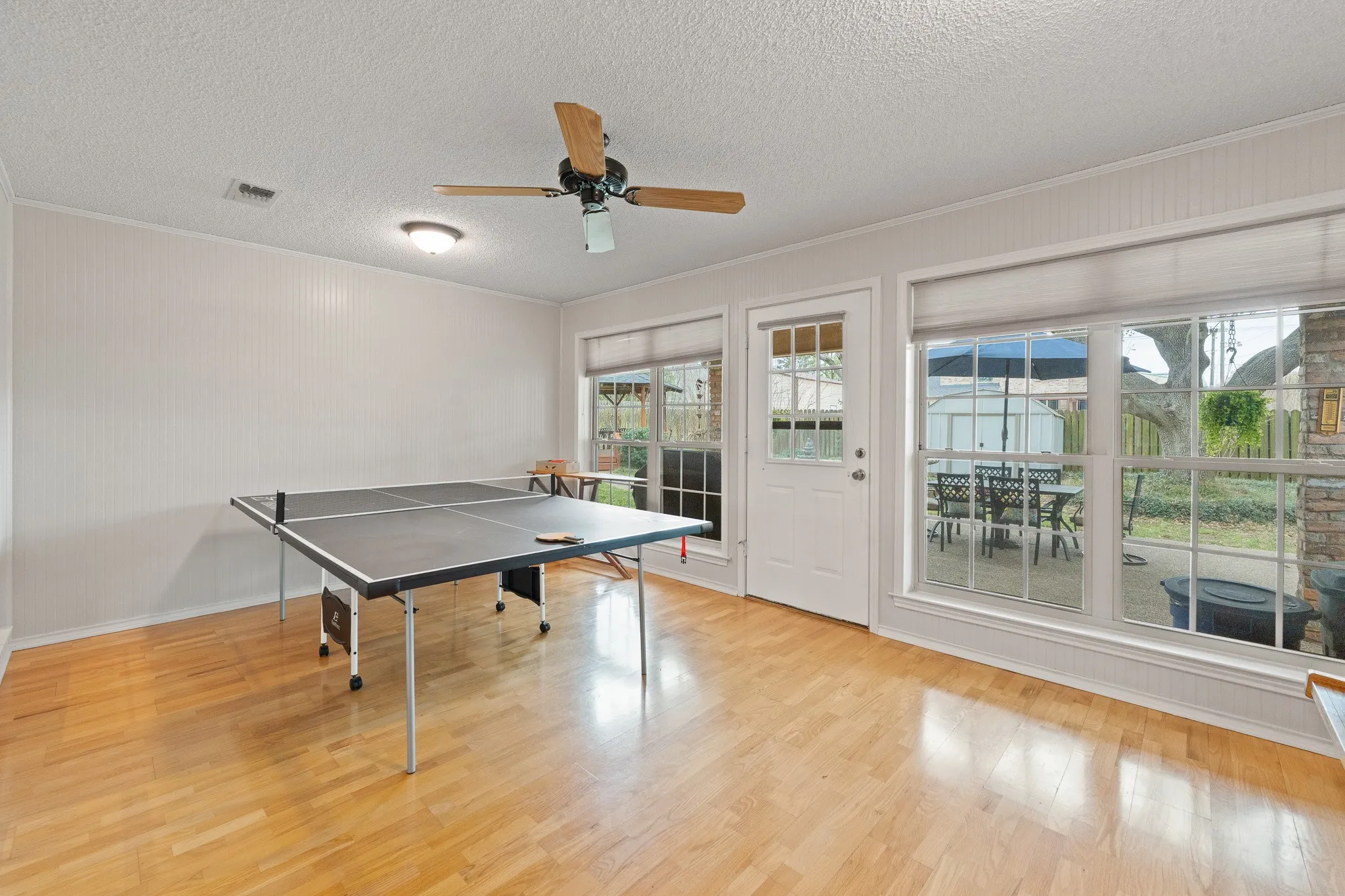 Single Family Residence For Sale in Johnson County , 1004 Canyon Court, Cleburne, Texas 76033, 5 Bedroom, 4 Bathroom, 4 Garage spaces, 3,473 Sqft, built in 1988, mls#21378750, Real Estate Agent in Cleburne, Homes For Sale in Johnson county, Homes For Sale in Cleburne, Realtor in Cleburne Texas, Real Estate Brokerage Independent Realty Texas, Luminita Cordes Realtor