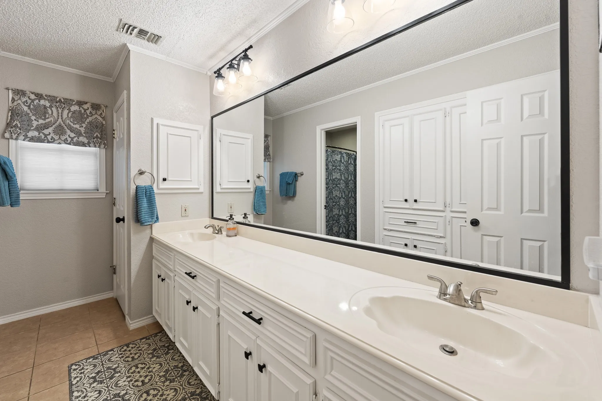 Single Family Residence For Sale in Johnson County , 1004 Canyon Court, Cleburne, Texas 76033, 5 Bedroom, 4 Bathroom, 4 Garage spaces, 3,473 Sqft, built in 1988, mls#21378750, Real Estate Agent in Cleburne, Homes For Sale in Johnson county, Homes For Sale in Cleburne, Realtor in Cleburne Texas, Real Estate Brokerage Independent Realty Texas, Luminita Cordes Realtor