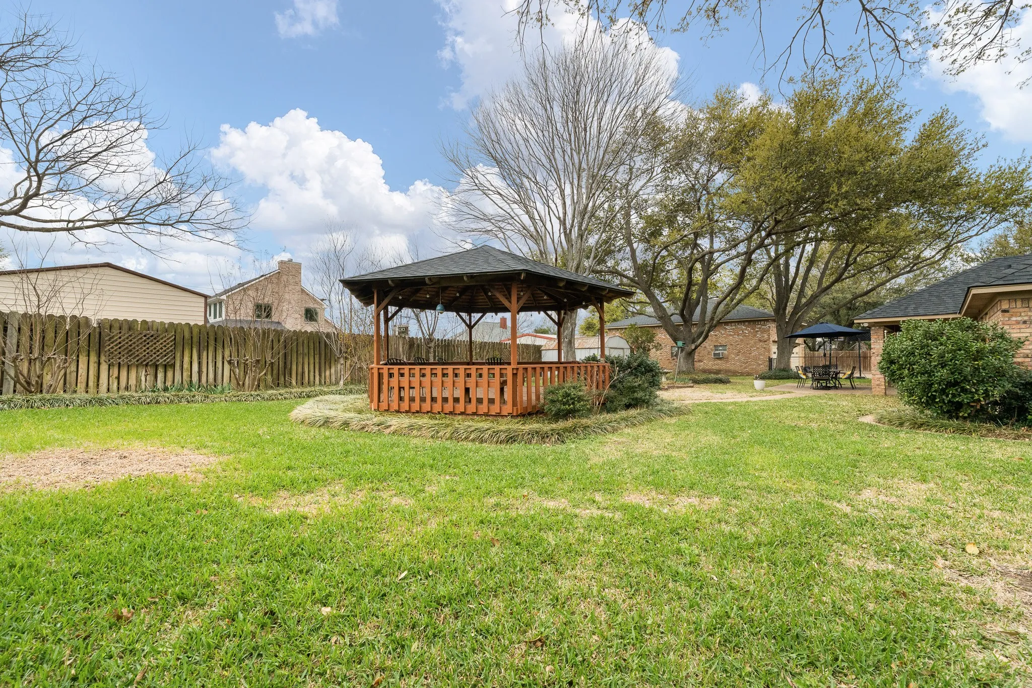 Single Family Residence For Sale in Johnson County , 1004 Canyon Court, Cleburne, Texas 76033, 5 Bedroom, 4 Bathroom, 4 Garage spaces, 3,473 Sqft, built in 1988, mls#21378750, Real Estate Agent in Cleburne, Homes For Sale in Johnson county, Homes For Sale in Cleburne, Realtor in Cleburne Texas, Real Estate Brokerage Independent Realty Texas, Luminita Cordes Realtor