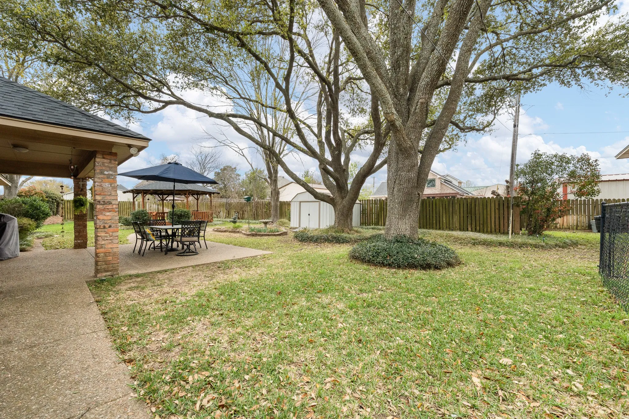 Single Family Residence For Sale in Johnson County , 1004 Canyon Court, Cleburne, Texas 76033, 5 Bedroom, 4 Bathroom, 4 Garage spaces, 3,473 Sqft, built in 1988, mls#21378750, Real Estate Agent in Cleburne, Homes For Sale in Johnson county, Homes For Sale in Cleburne, Realtor in Cleburne Texas, Real Estate Brokerage Independent Realty Texas, Luminita Cordes Realtor