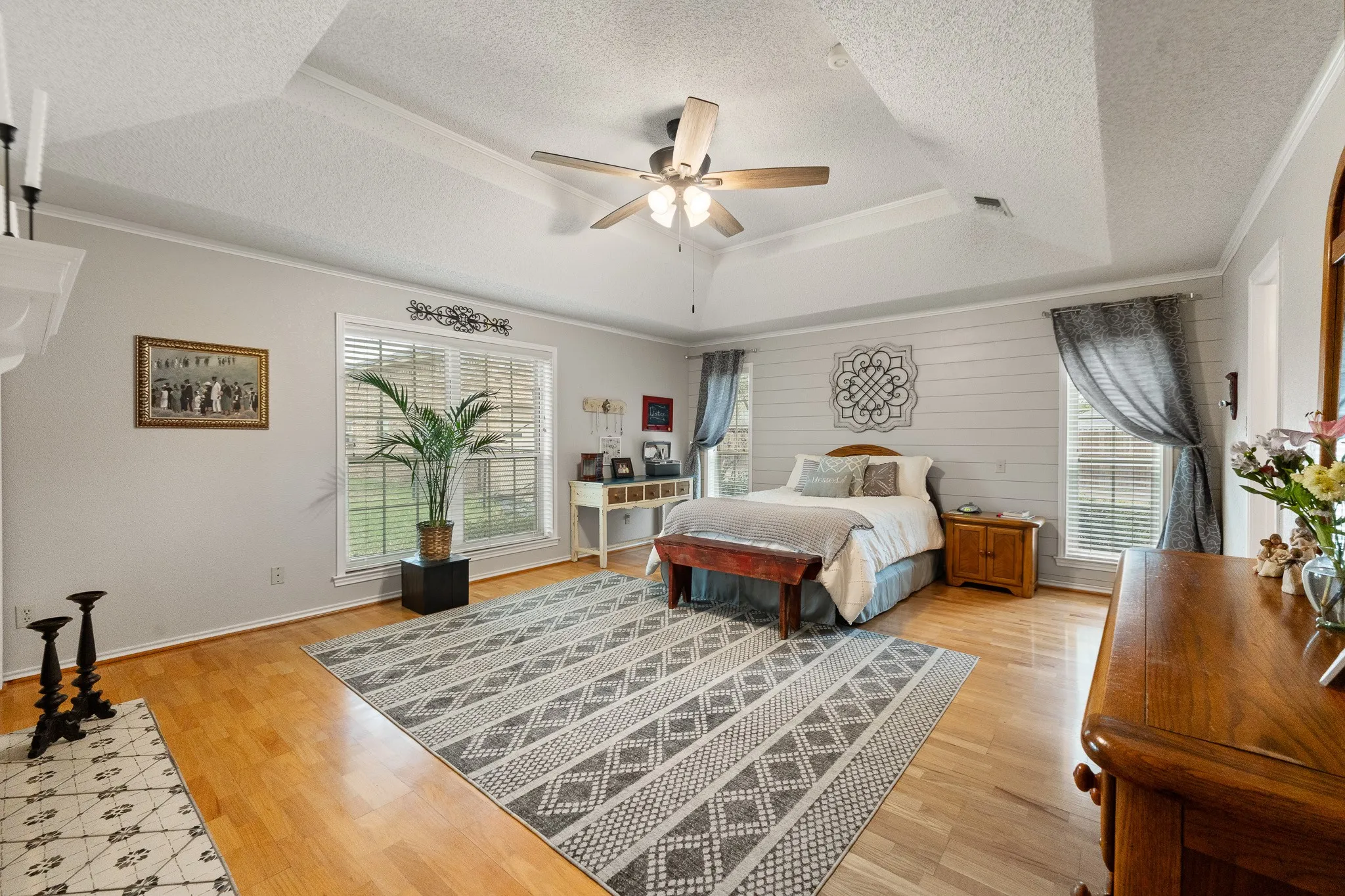Single Family Residence For Sale in Johnson County , 1004 Canyon Court, Cleburne, Texas 76033, 5 Bedroom, 4 Bathroom, 4 Garage spaces, 3,473 Sqft, built in 1988, mls#21378750, Real Estate Agent in Cleburne, Homes For Sale in Johnson county, Homes For Sale in Cleburne, Realtor in Cleburne Texas, Real Estate Brokerage Independent Realty Texas, Luminita Cordes Realtor