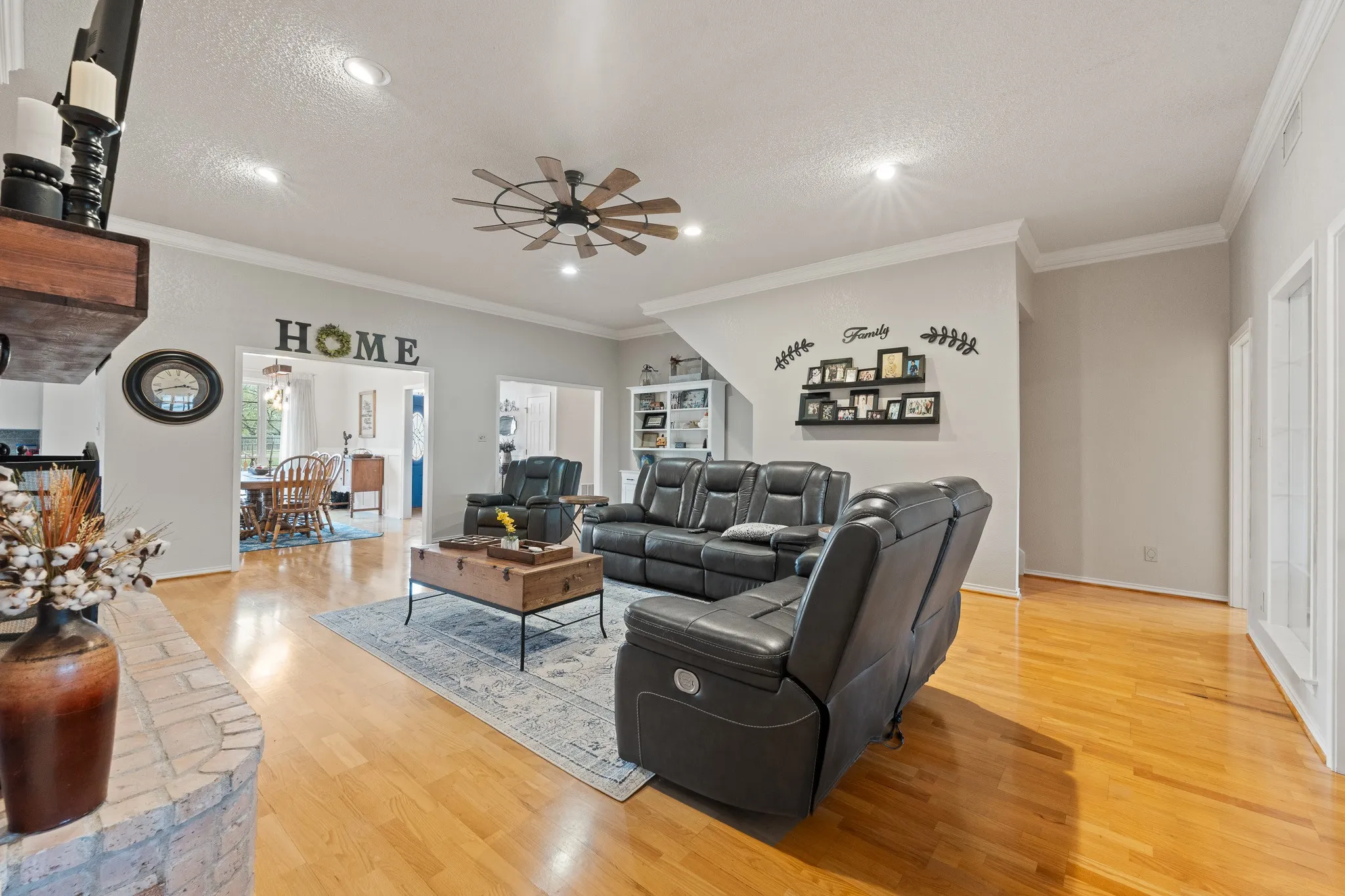 Single Family Residence For Sale in Johnson County , 1004 Canyon Court, Cleburne, Texas 76033, 5 Bedroom, 4 Bathroom, 4 Garage spaces, 3,473 Sqft, built in 1988, mls#21378750, Real Estate Agent in Cleburne, Homes For Sale in Johnson county, Homes For Sale in Cleburne, Realtor in Cleburne Texas, Real Estate Brokerage Independent Realty Texas, Luminita Cordes Realtor